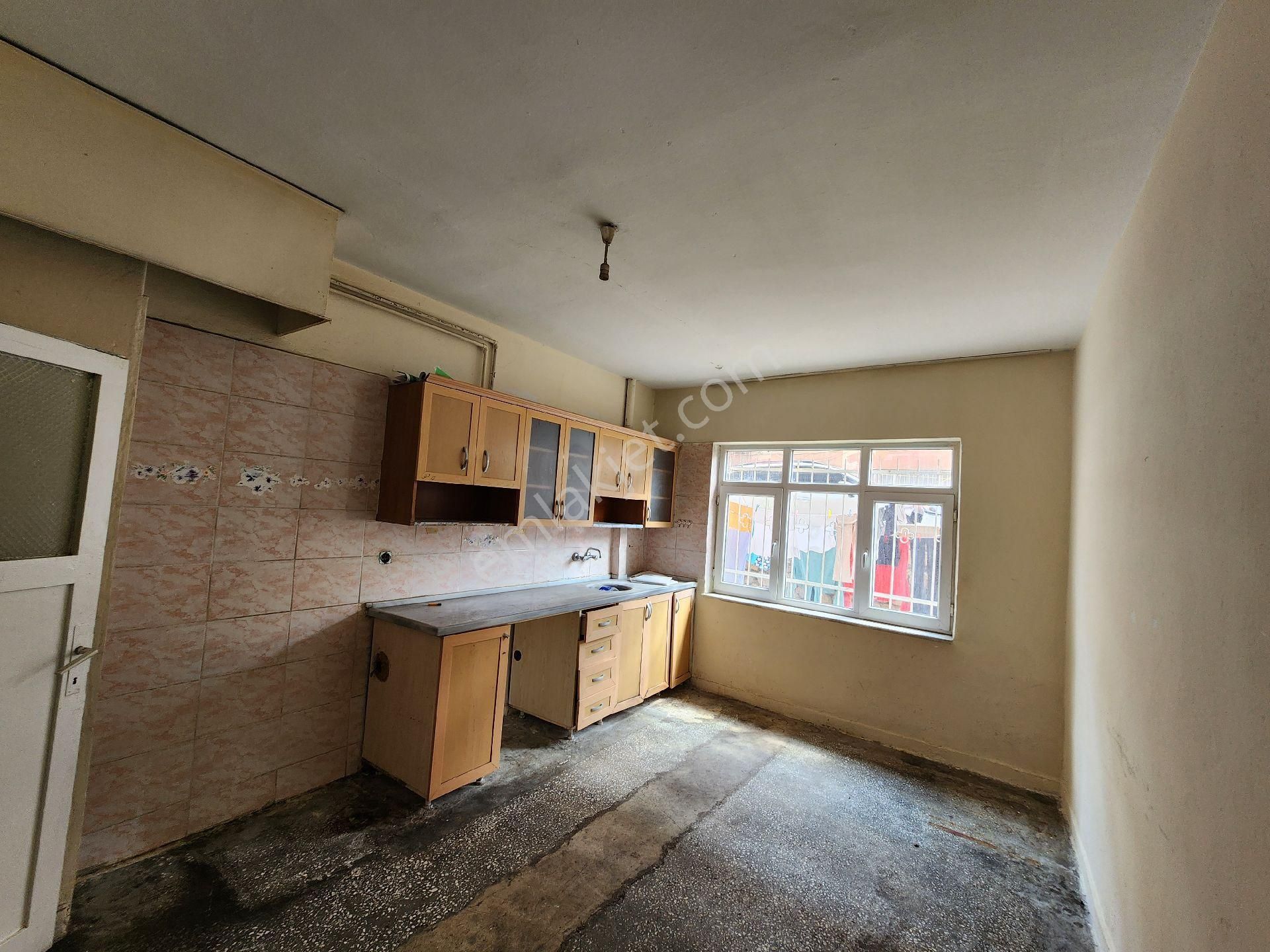 İnönü Mahallesinde 3+1 Sobalı Daire