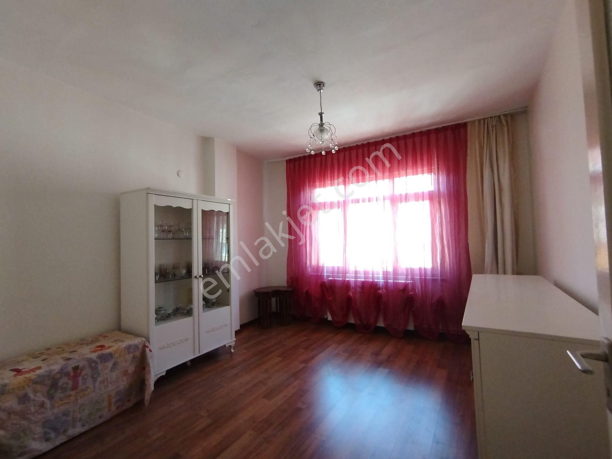 Remax Hür Yeşim Kara'dan 3 Daire 2 Dükkan Komple Satılık Bina - Görsel 16