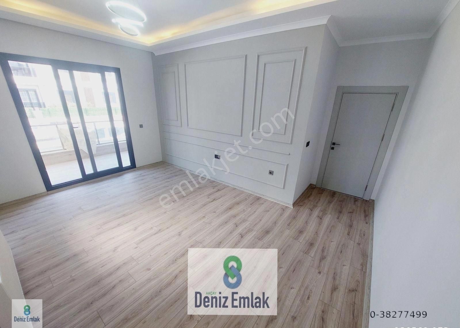 Denizden Akçayda Öncephe Asansörlü Lüks Satılık 2+1 Daire.
