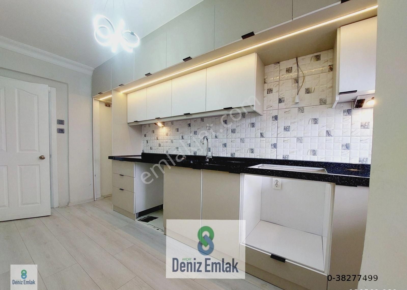 Denizden Akçayda Kapalı Mutfaklı Ön Cephe Müstakil Tadında Satılık 1+1 Daire.