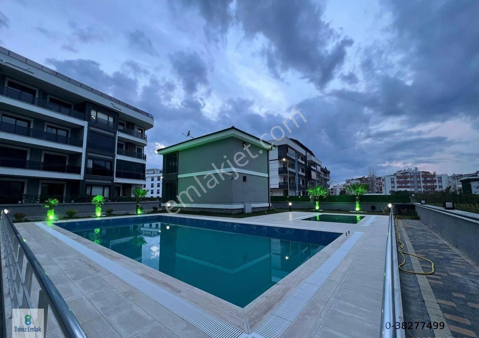 Denizden Akçayda Havuzlu Otoparklı Güvenlikli Lüks Sitede Satılık 3+1 Dubleks Daire.