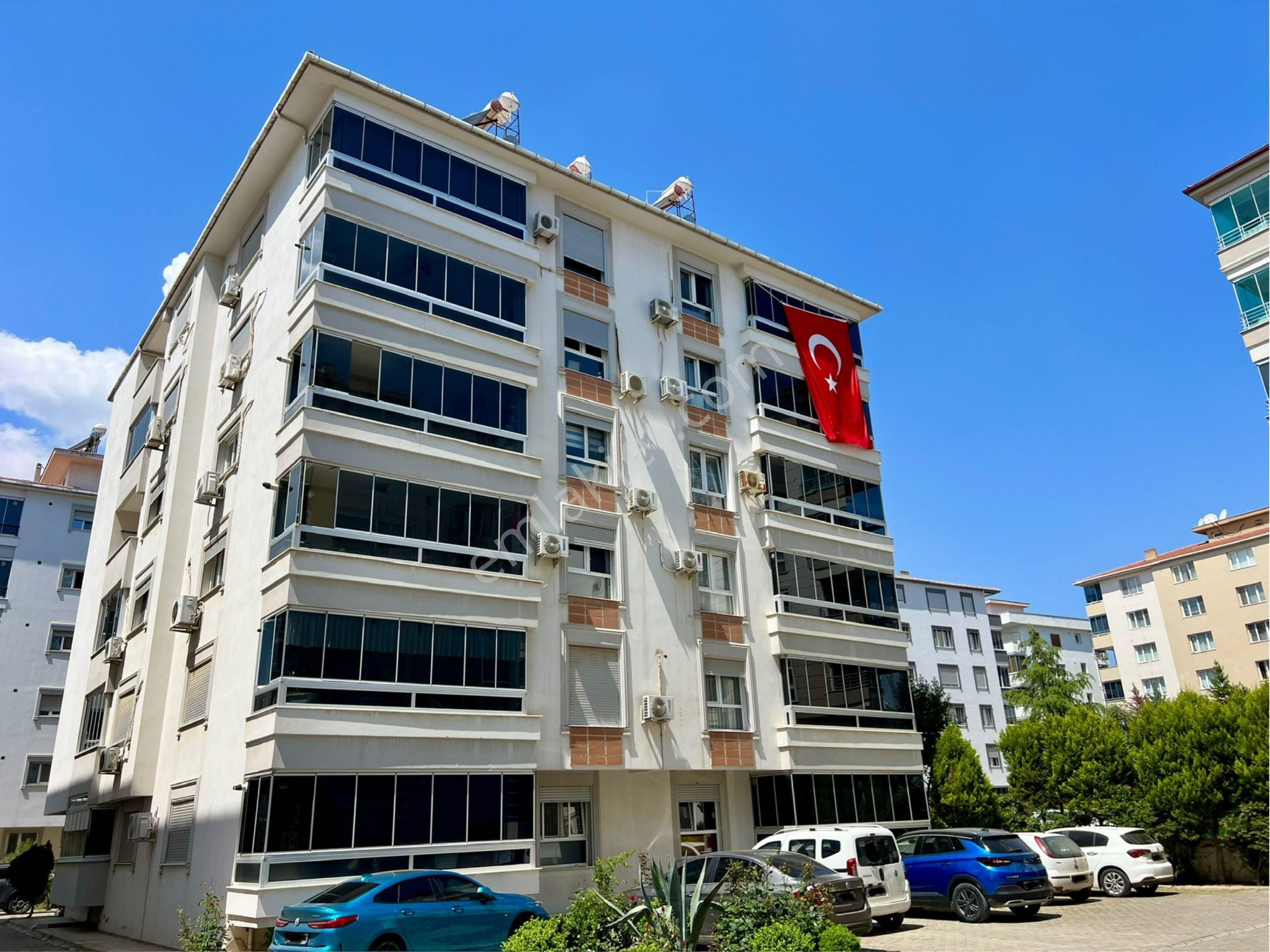 Torbalı Sadık İleri Bulvarında Site İçinde Geniş Kiralık 3+1