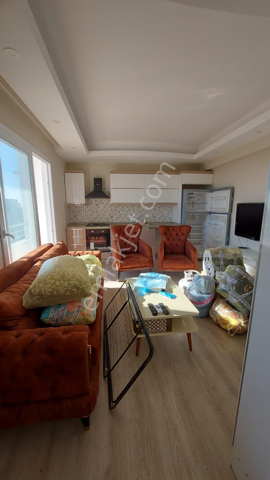 Birlik Gayrimenkkul Den Osmangazide 1+1 Full Eşyalı Geniş Oturumlu Ulaşım Sıkıntısı Olmayan Kelepir