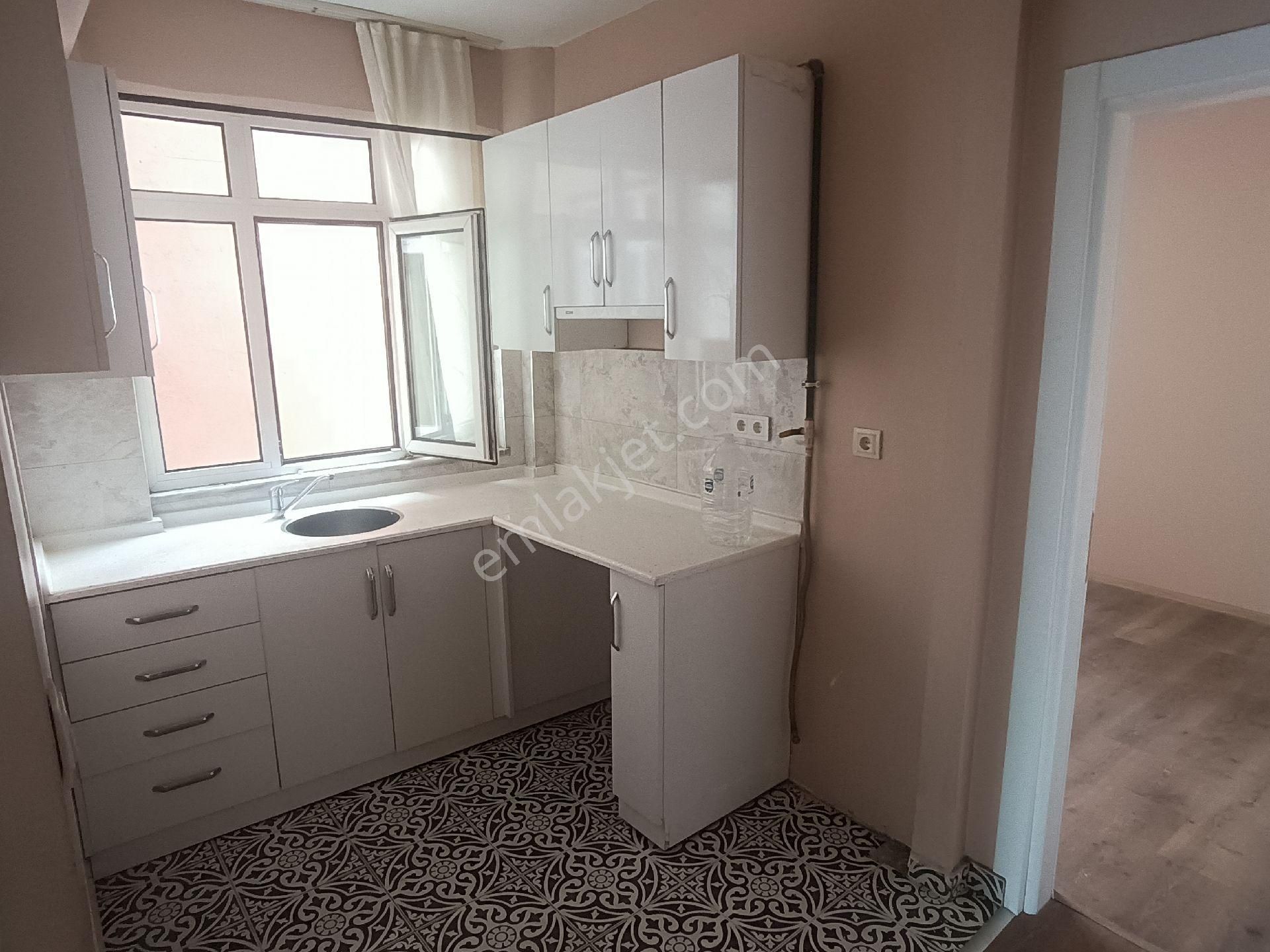 Fatih'in En Güzel Yerinde, Ulaşıma Yakın, Bakımlı, Ara Kat, 2+1 - Görsel 8