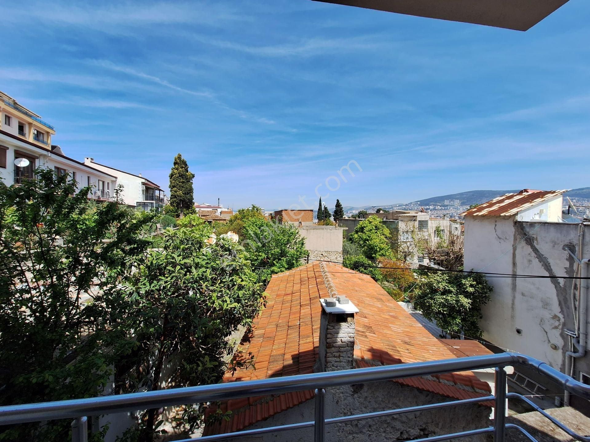 Kuşadası Merkezde Denize Yakın Satılık 2+1 Daire
