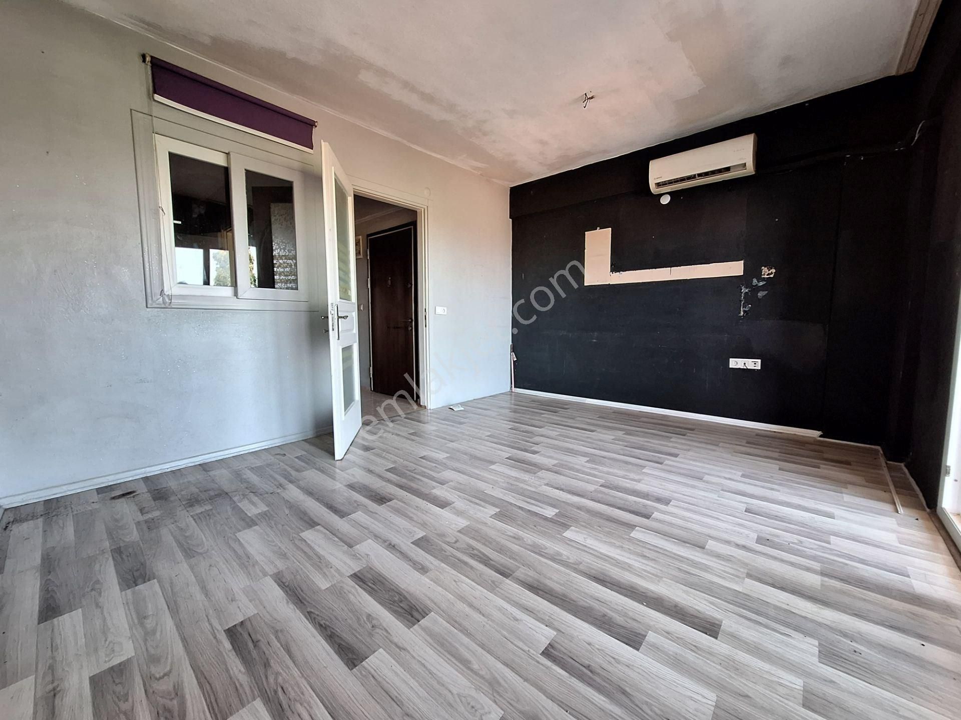 Kuşadası Merkezde Denize Yakın Satılık 2+1 Daire