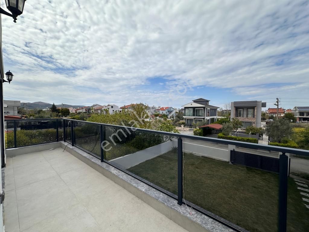 Urla Atatürk'te 335 M2 Arsa İçerisinde Tam Müstakil Villa - Görsel 4