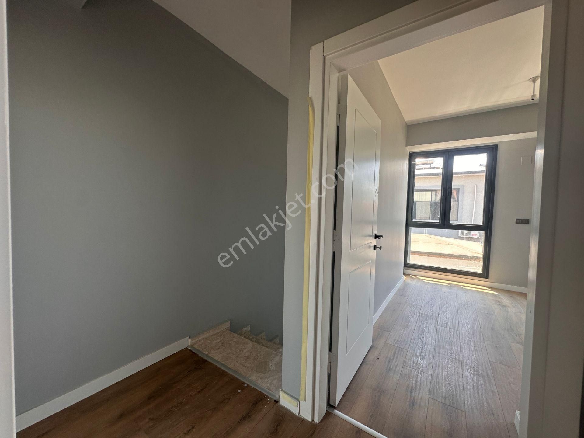 Urla Atatürk'te 335 M2 Arsa İçerisinde Tam Müstakil Villa - Görsel 16