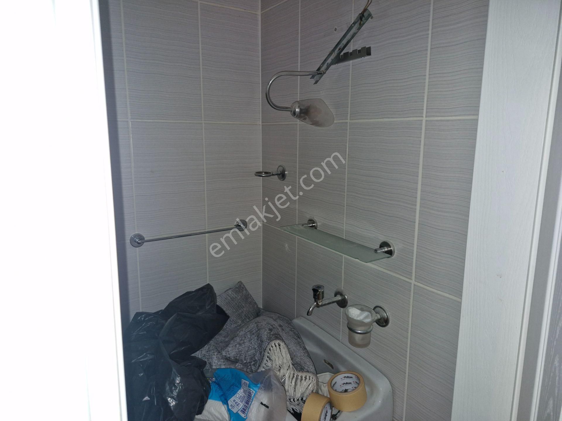 İzmir Karabağlar Amerikan Koleji Yakını Kiralık 3+1 Daire