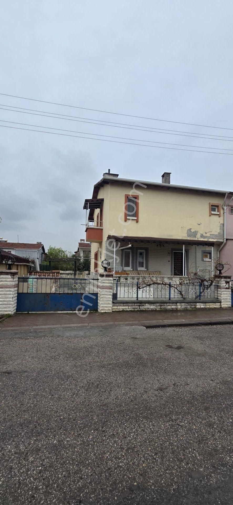 Törekent Mahallesi'nde 4+1 Satılık Villa