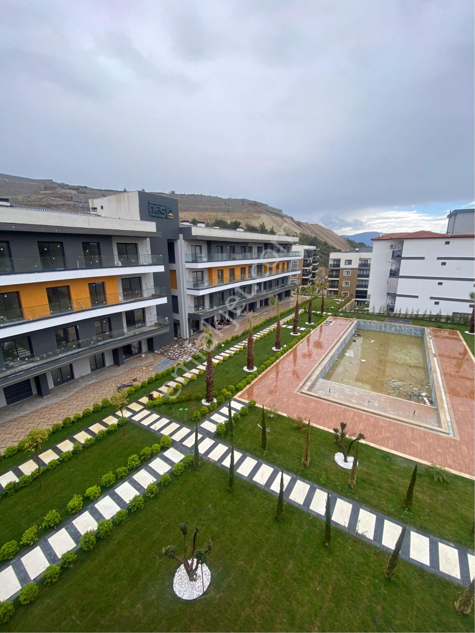 Kuşadasında Muhteşem Tasarlanmış Eşi Benzeri Olmayan Lüks 2+1 Daireler - Görsel 3