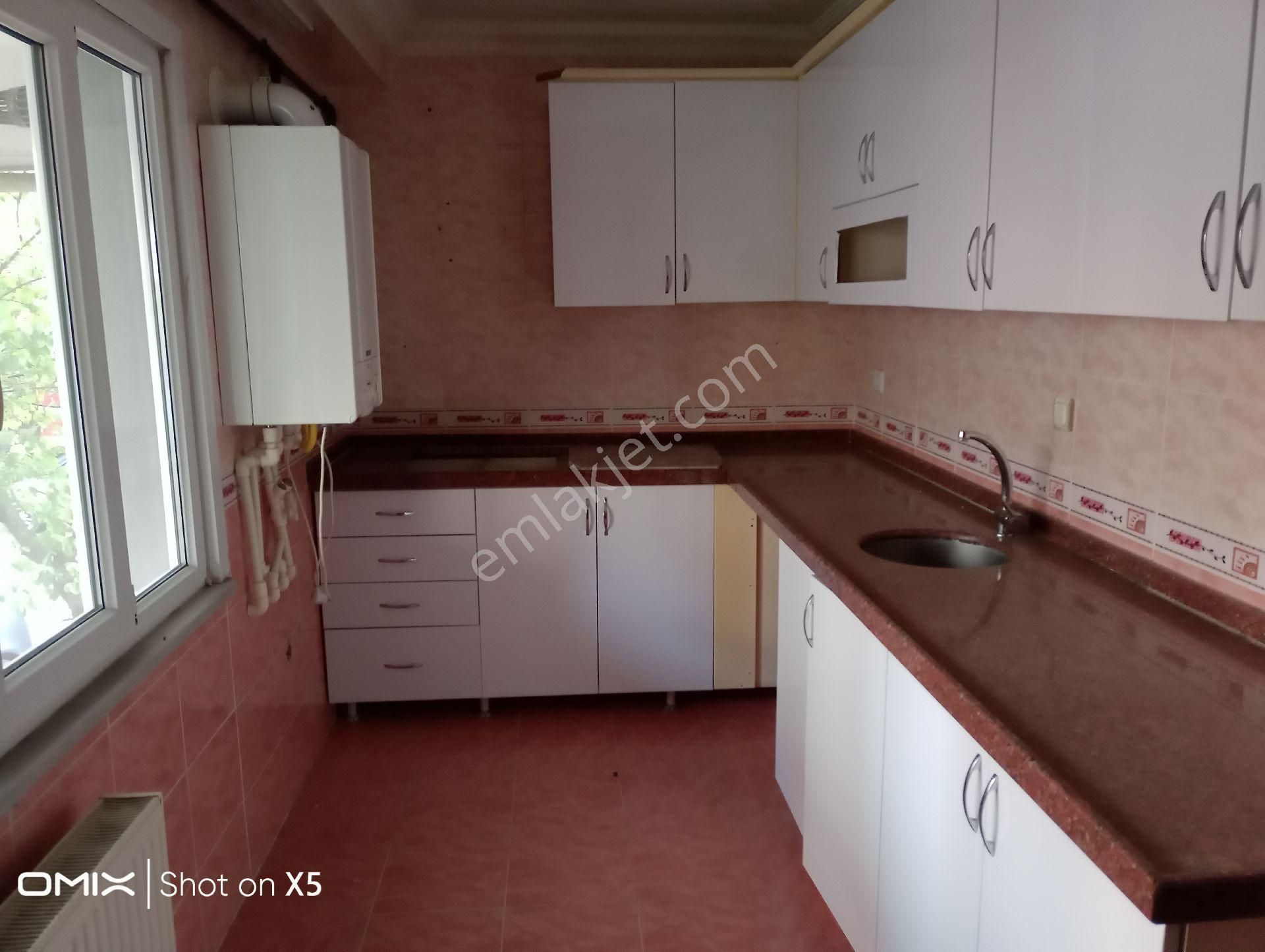 Pendik Esenler Mahallesi'nde Satılık Krediye Uygun 85m2 Kombili 2+1 Daire