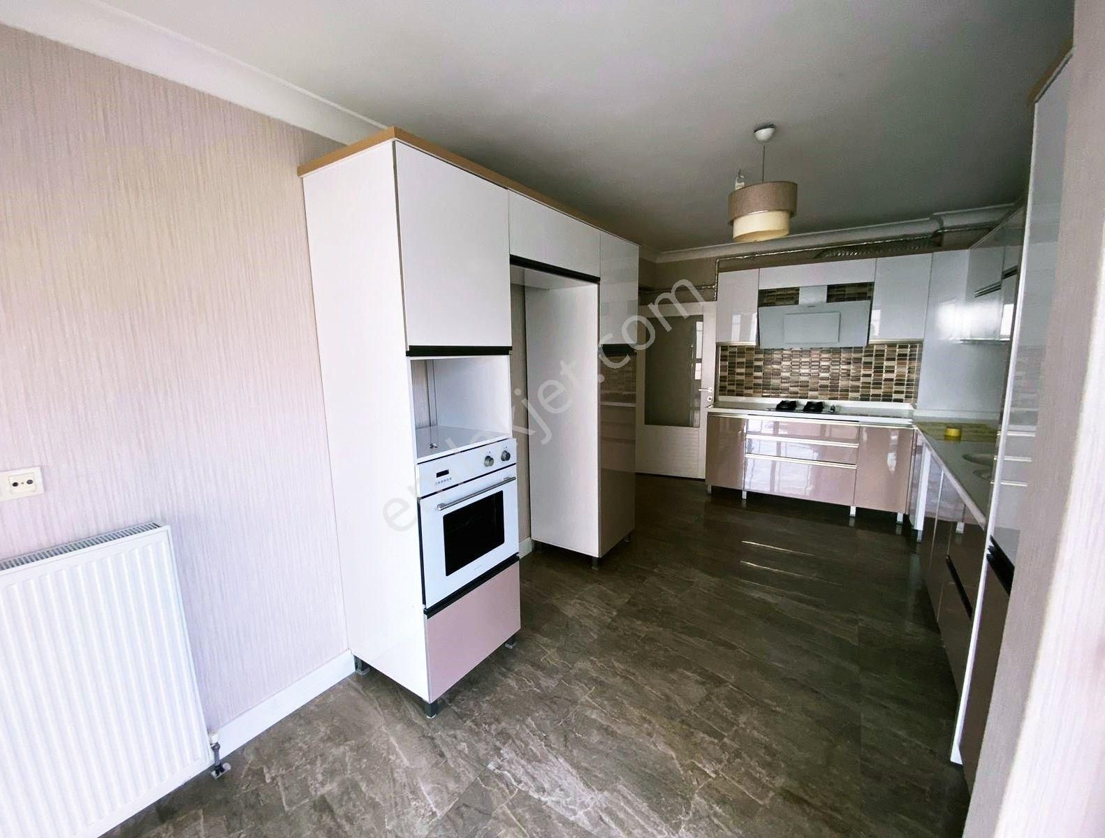 Cihandan Güventepe Mah Veysel Şatıroğlu Cad Üzeri 4+1 Daire