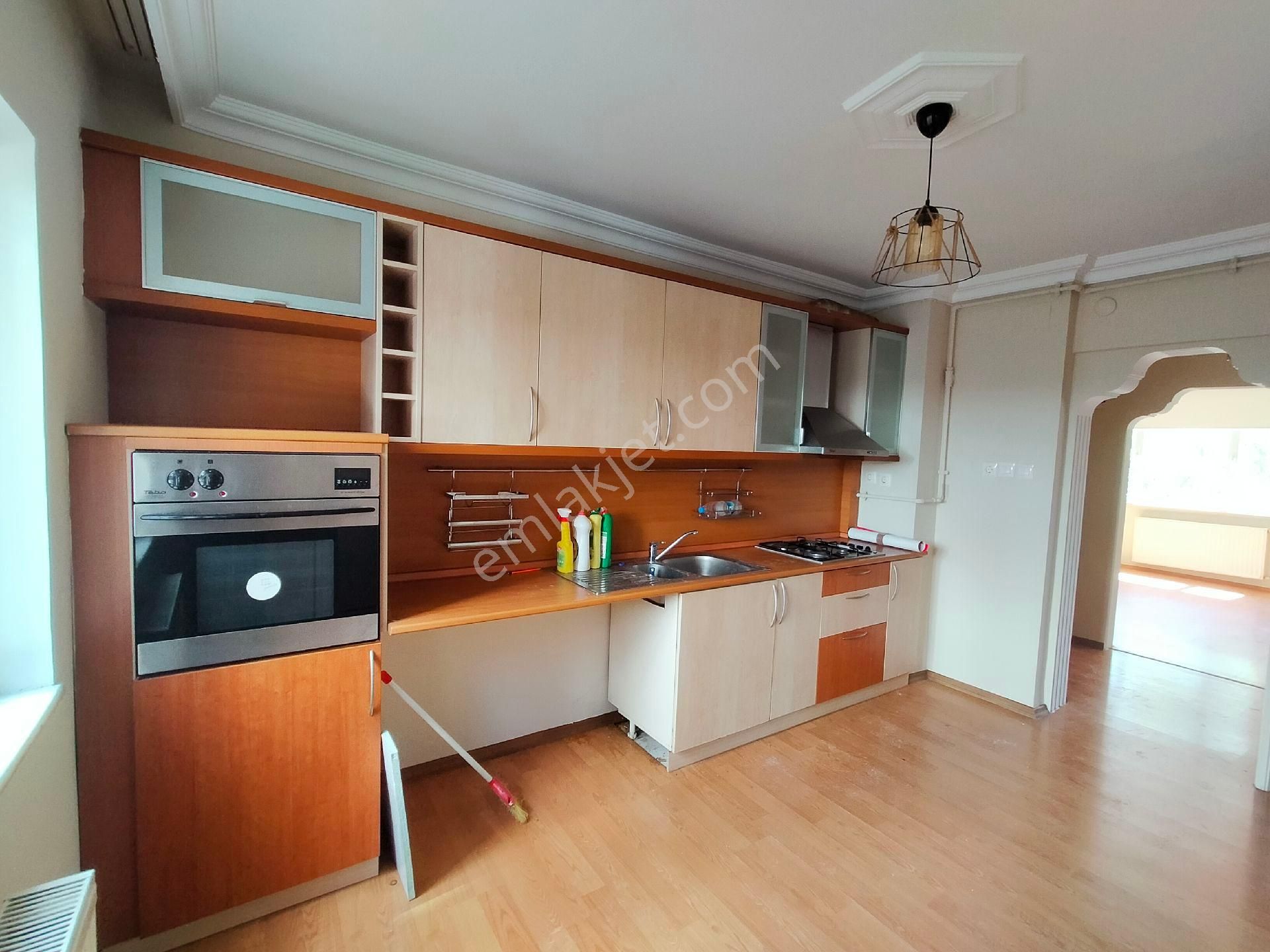 Bursa Nilüfer İhsaniye'de Metroya Ve Okullara Yürüme Mesafesinde Kiralık 3+1 Kombili Daire
