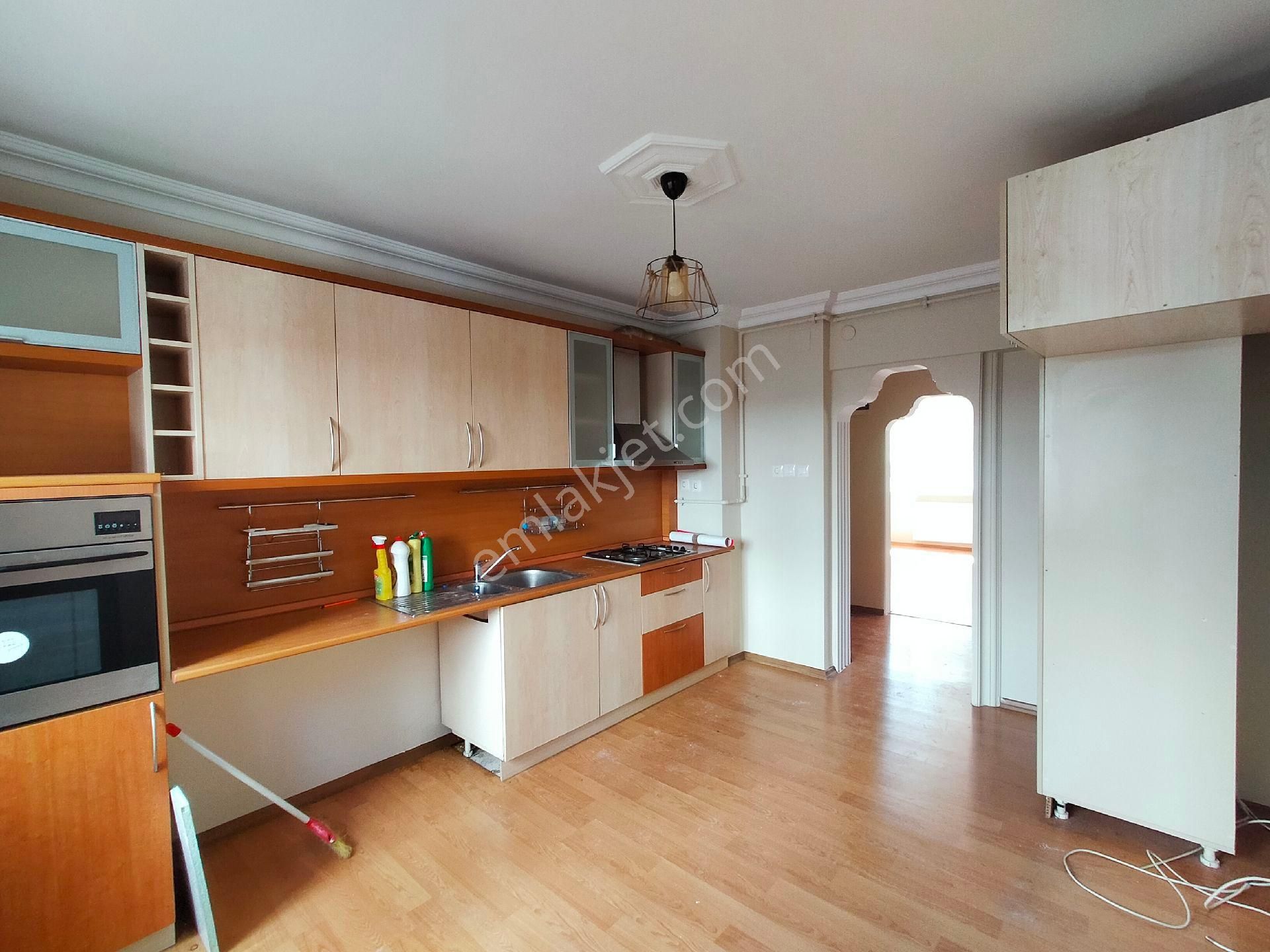 Bursa Nilüfer İhsaniye'de Metroya Ve Okullara Yürüme Mesafesinde Kiralık 3+1 Kombili Daire