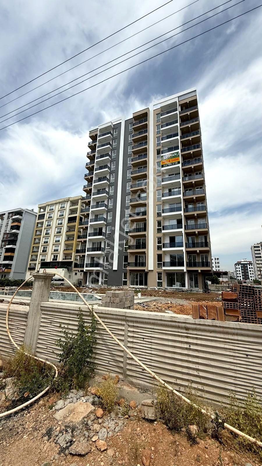 Erdemli Merkezde 1+1 Havuzlu Lüks Site İçinde Satılık Daire