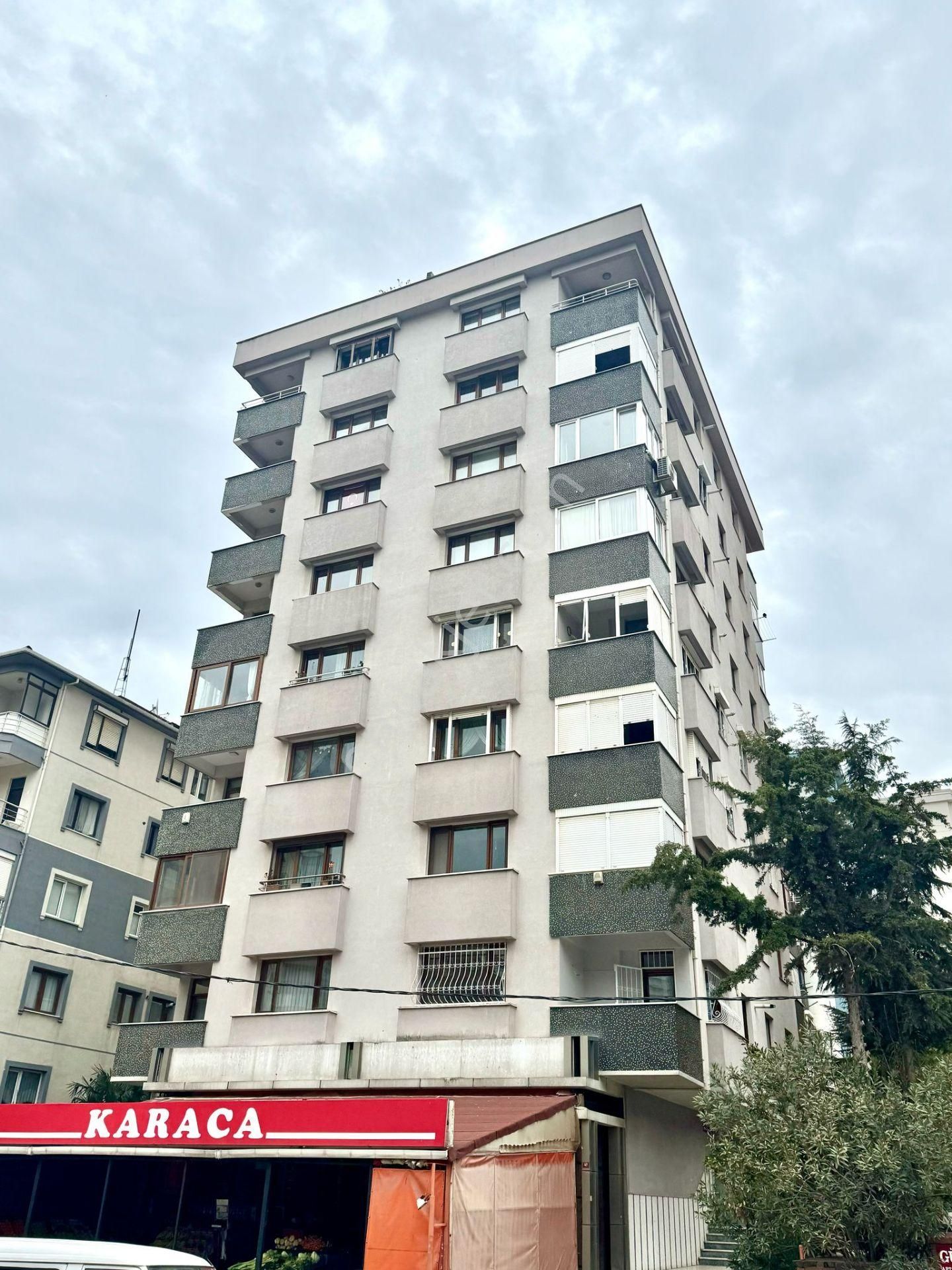Merdivenköy'de Cadde Üzeri Harika Konumda Satılık Dubleks Daire