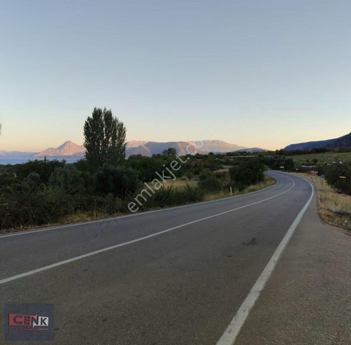 Barla Merkezde Satılık Tarla