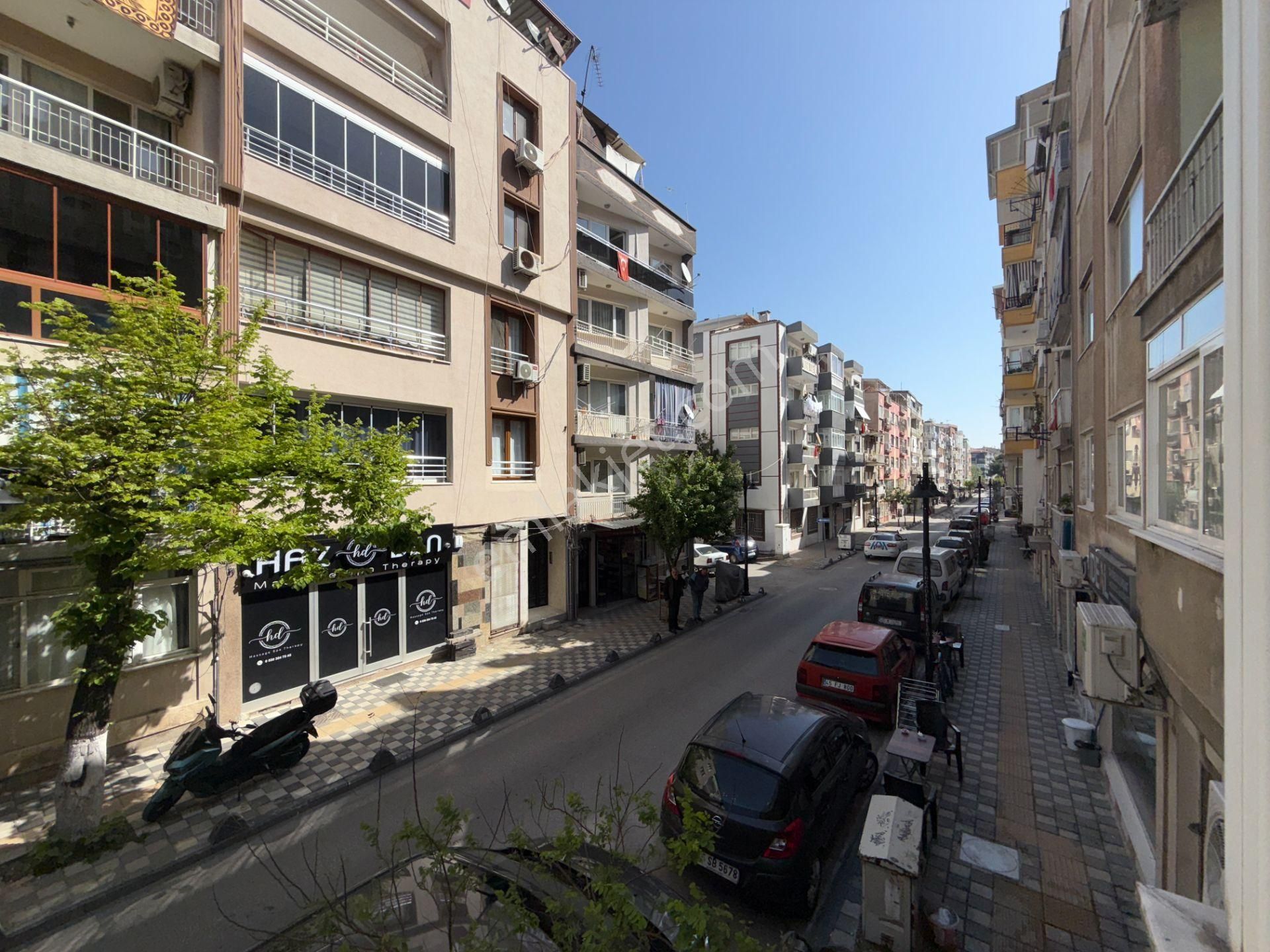 Akıncılar Mh. Erler Caddesi Üzeri 1.balkon Ara Kat Daire (merkezi Yer)
