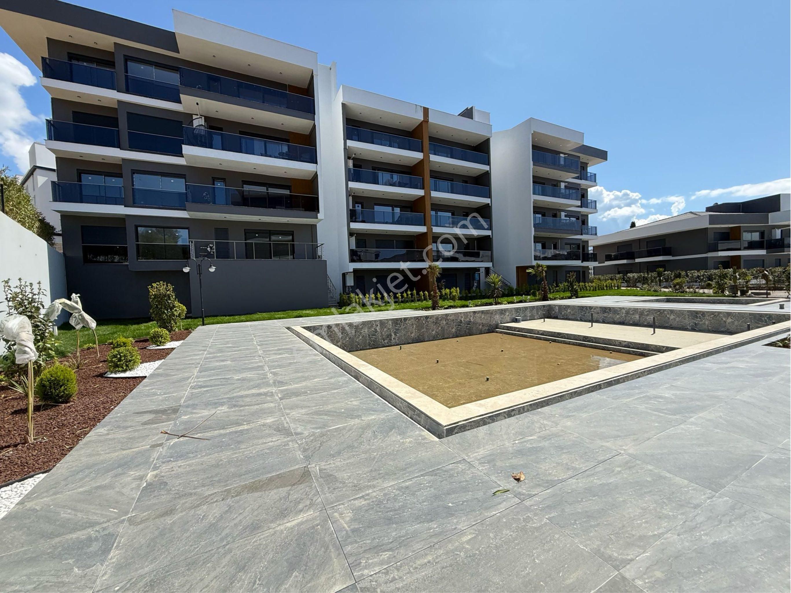 Kuşadası Otogar Arkası'nda Havuzlu Sitede 2+1 Sıfır Satılık Daire - Görsel 12