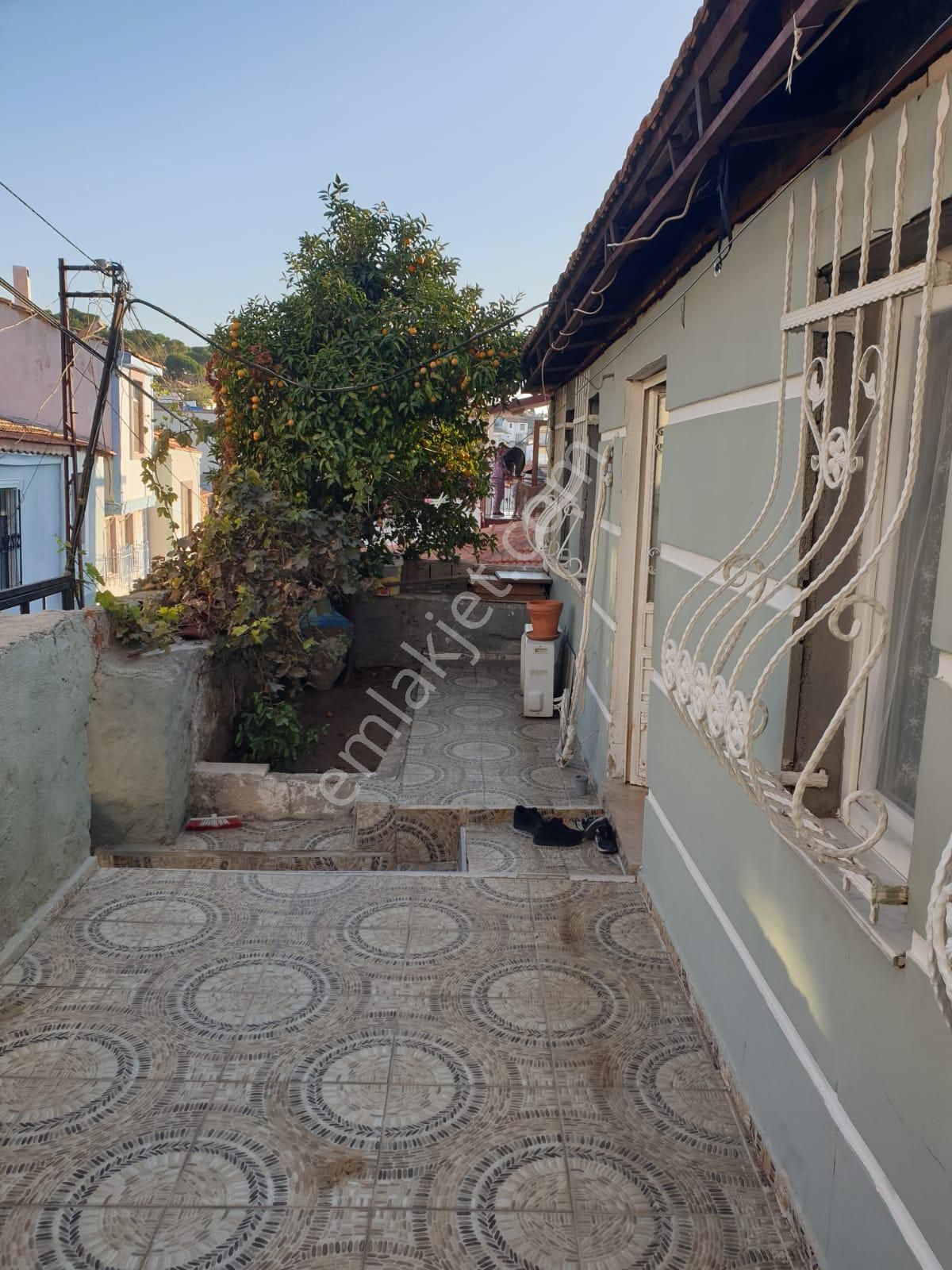 Premar Ayvada'dan Ayvalık Merkez'de Avlulu Tek Katlı 2+1 Müstakil Ev - Görsel 2