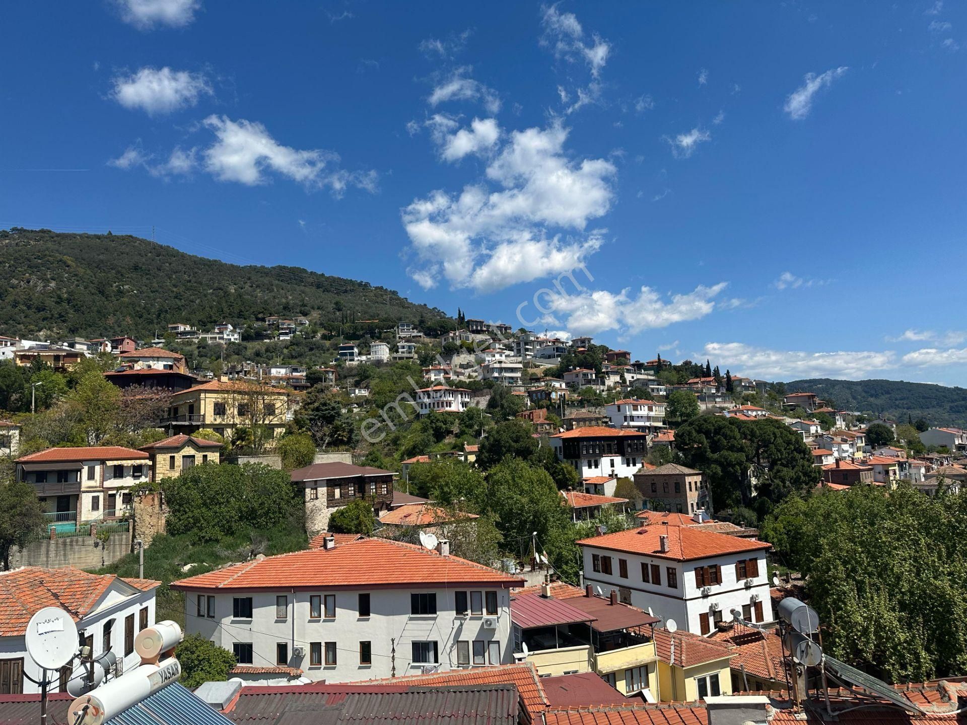 Altınoluk Köy Merkezinde Satılık Müstakil 2,5 Katlı Köy Evi - Görsel 11