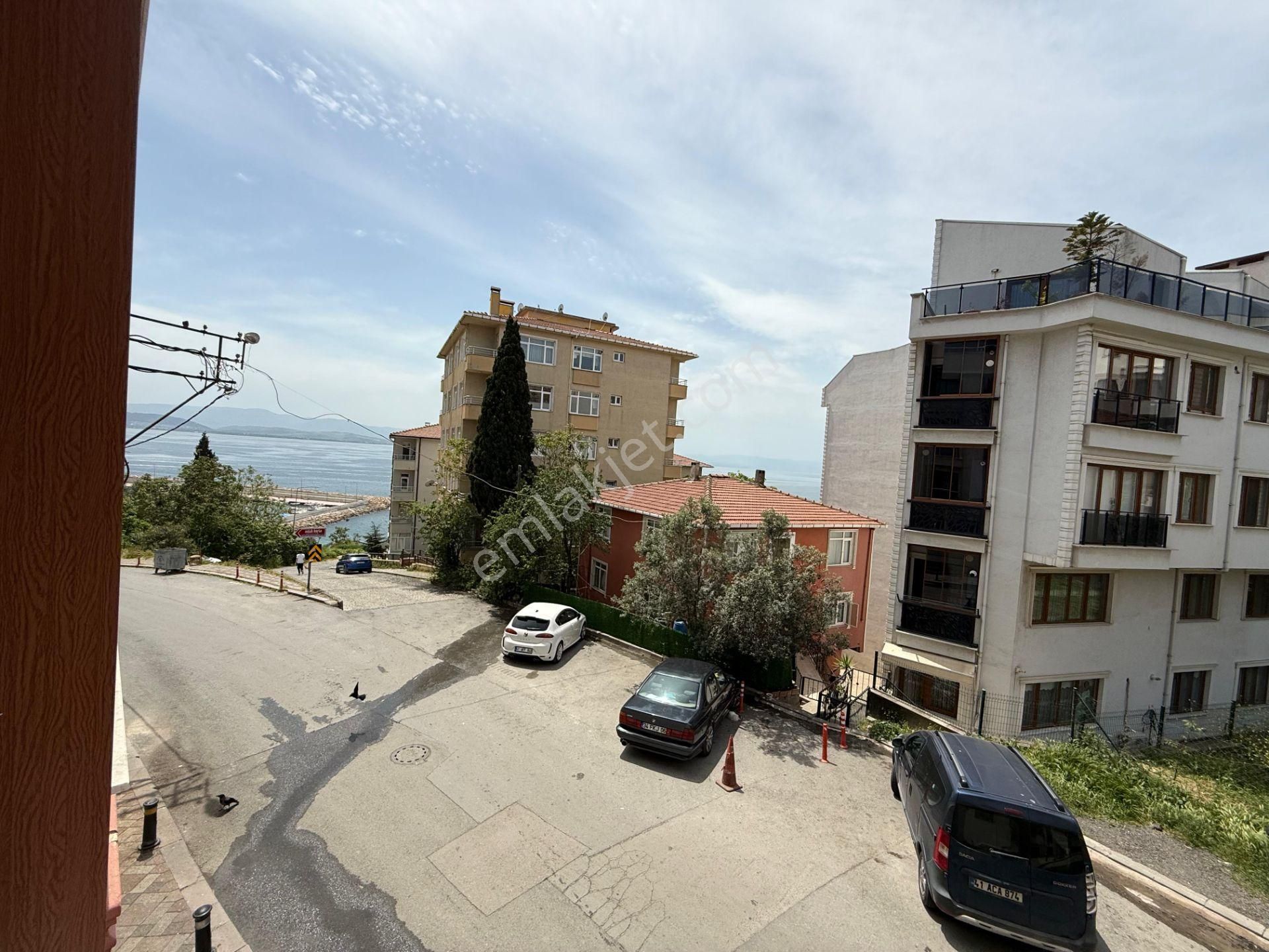 Darıca Yalı Mah Deniz Manzaralı Geniş 2+1 Satılık Daire