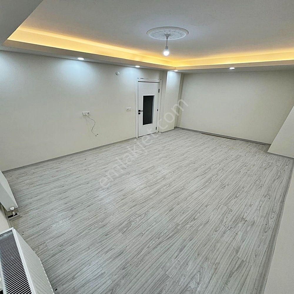 Metin Yapı'dan İskanlı Ana Cadde Geniş Satılık 2+1 Bahçe Katı!!