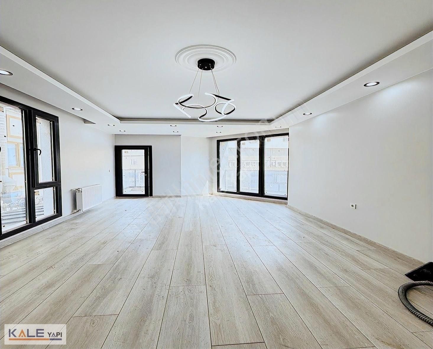 Bahçeşehir Konumunda Satılık Sıfır 2+1 Lüks Daire