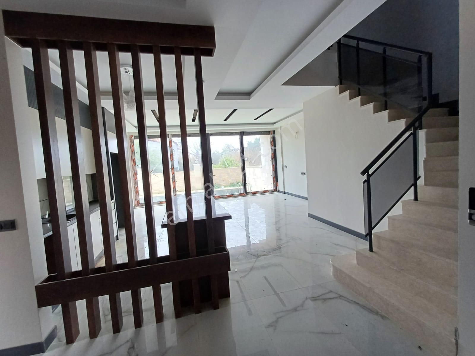 Döşemealtı 'nda 6+1 Yüzme Havuzlu Tripleks Villa - Görsel 25