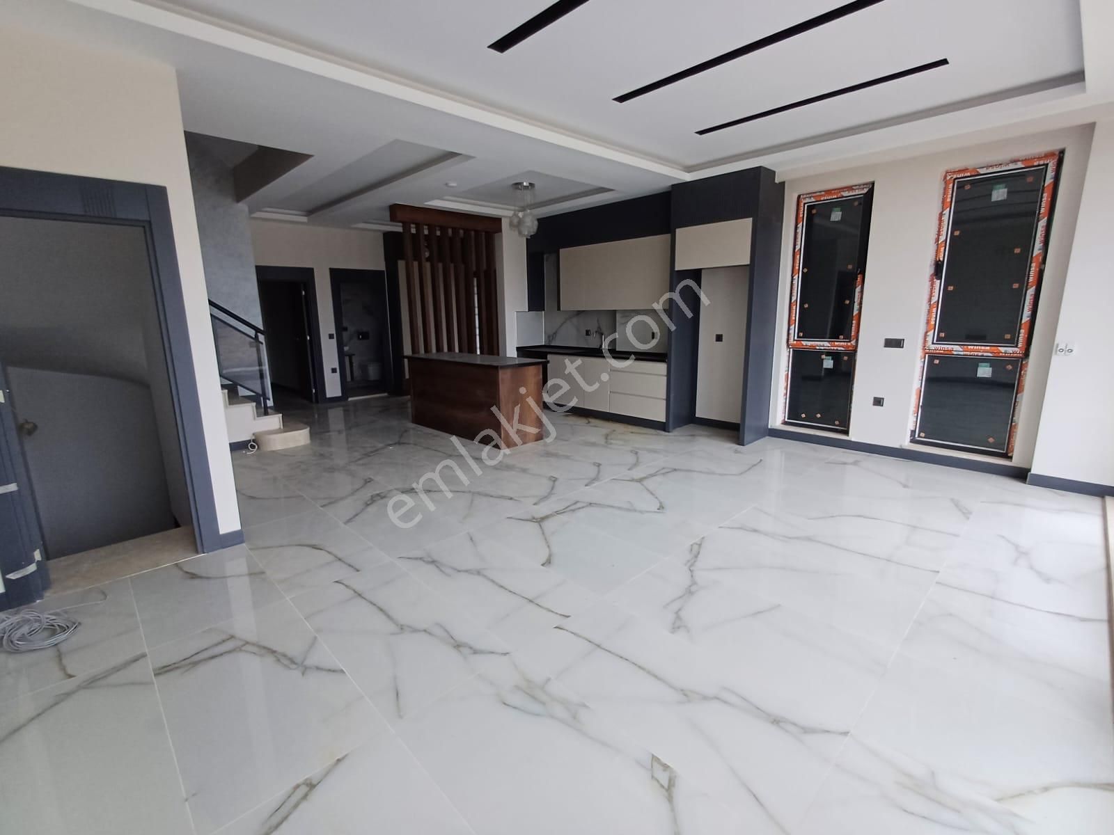 Döşemealtı 'nda 6+1 Yüzme Havuzlu Tripleks Villa - Görsel 26