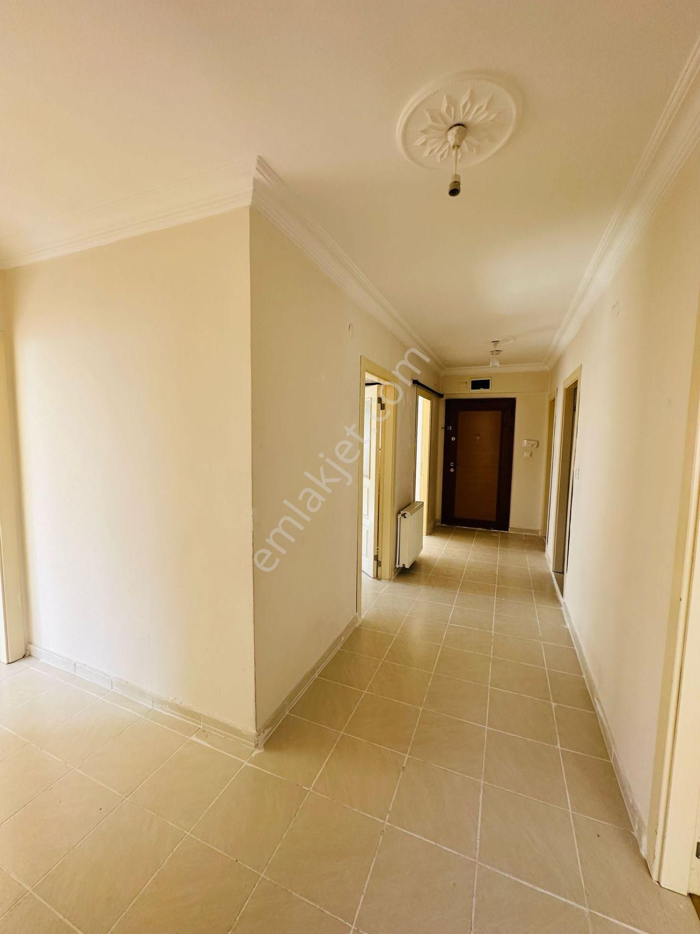 Beşikkaya'da Asansörlü 130 M2 Çift Balkonlu 3+1 Ara Kat Satılık Daire !! - Görsel 17