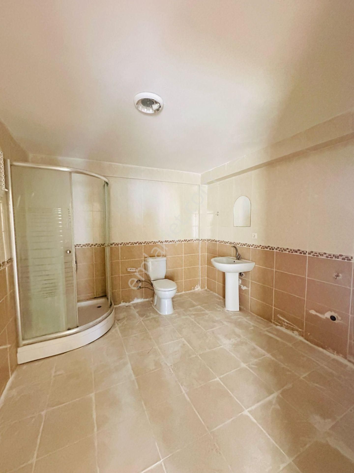 Beşikkaya'da Asansörlü 130 M2 Çift Balkonlu 3+1 Ara Kat Satılık Daire !! - Görsel 18