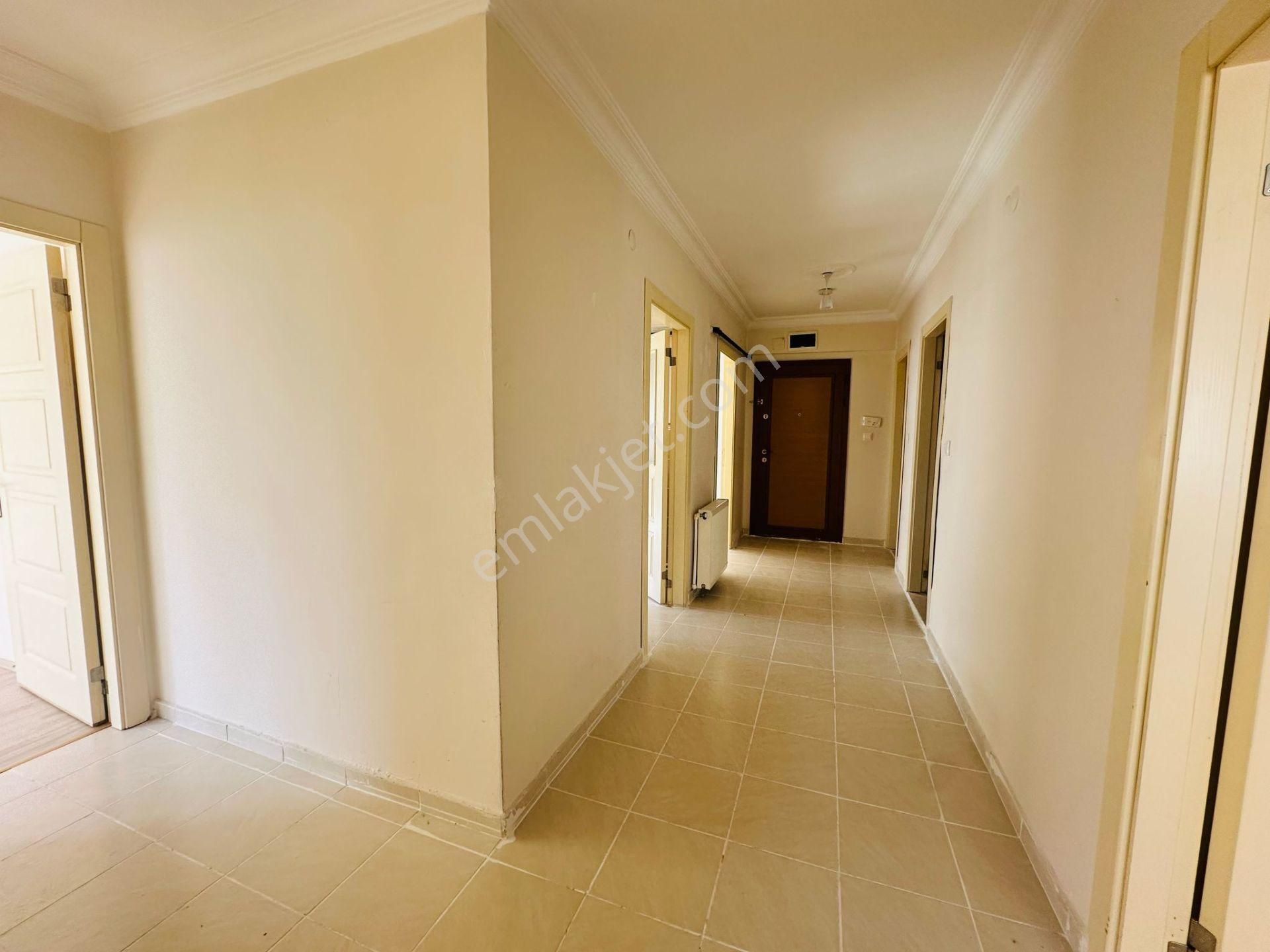 Beşikkaya'da Asansörlü 130 M2 Çift Balkonlu 3+1 Ara Kat Satılık Daire !! - Görsel 16