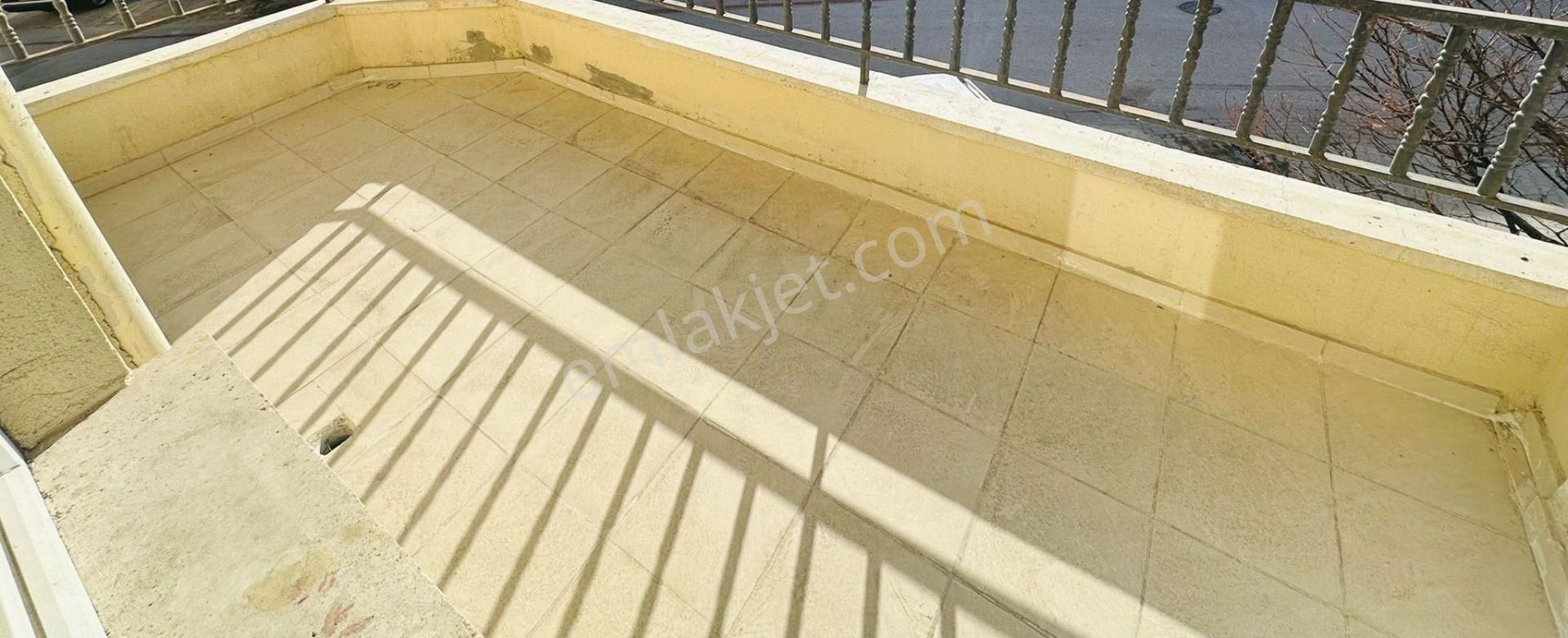 Beşikkaya'da Asansörlü 130 M2 Çift Balkonlu 3+1 Ara Kat Satılık Daire !! - Görsel 21