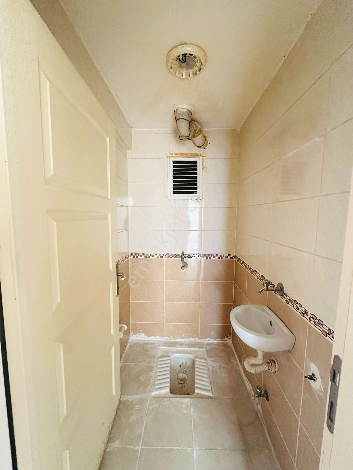 Beşikkaya'da Asansörlü 130 M2 Çift Balkonlu 3+1 Ara Kat Satılık Daire !! - Görsel 20