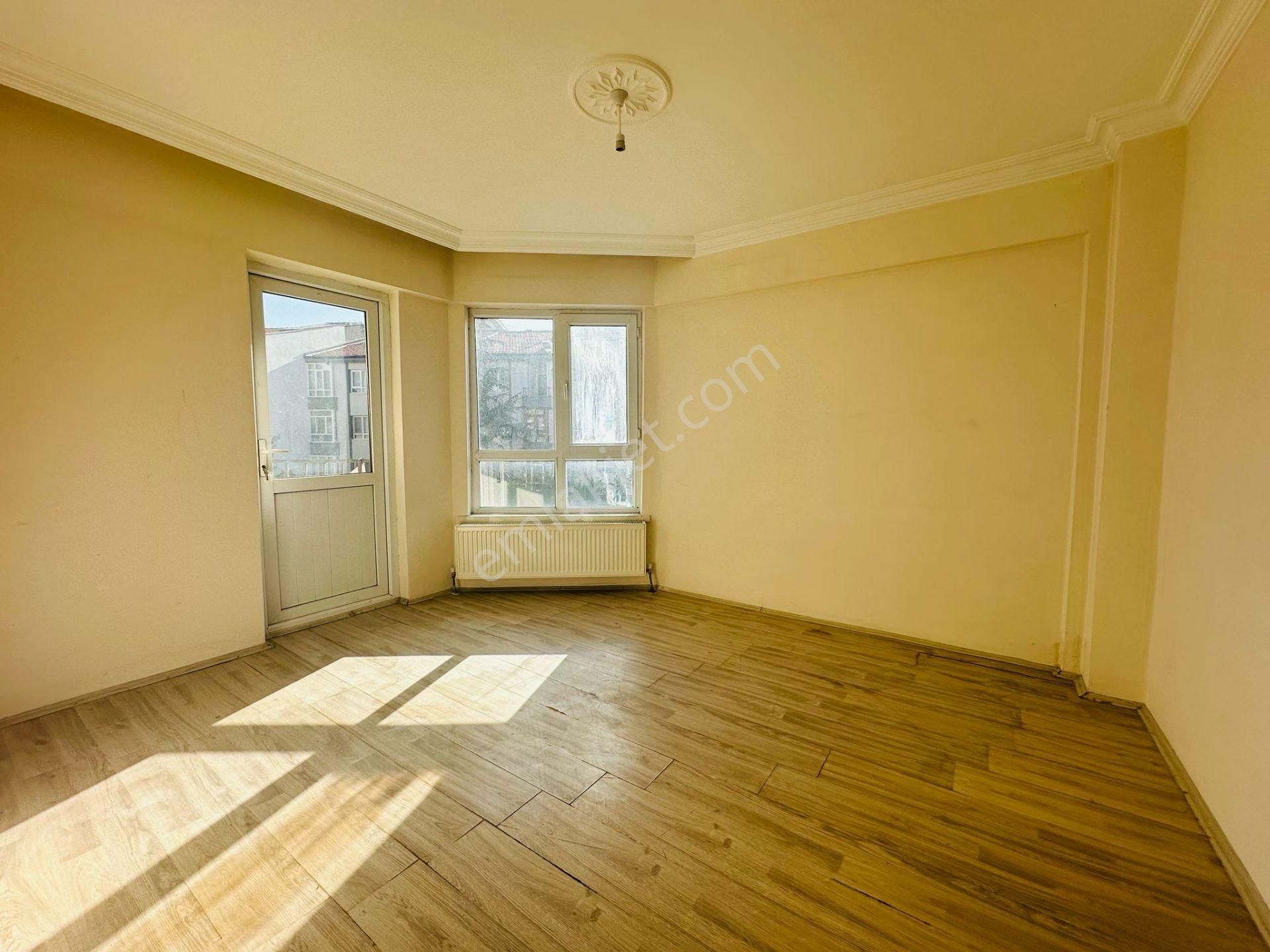 Beşikkaya'da Asansörlü 130 M2 Çift Balkonlu 3+1 Ara Kat Satılık Daire !! - Görsel 15