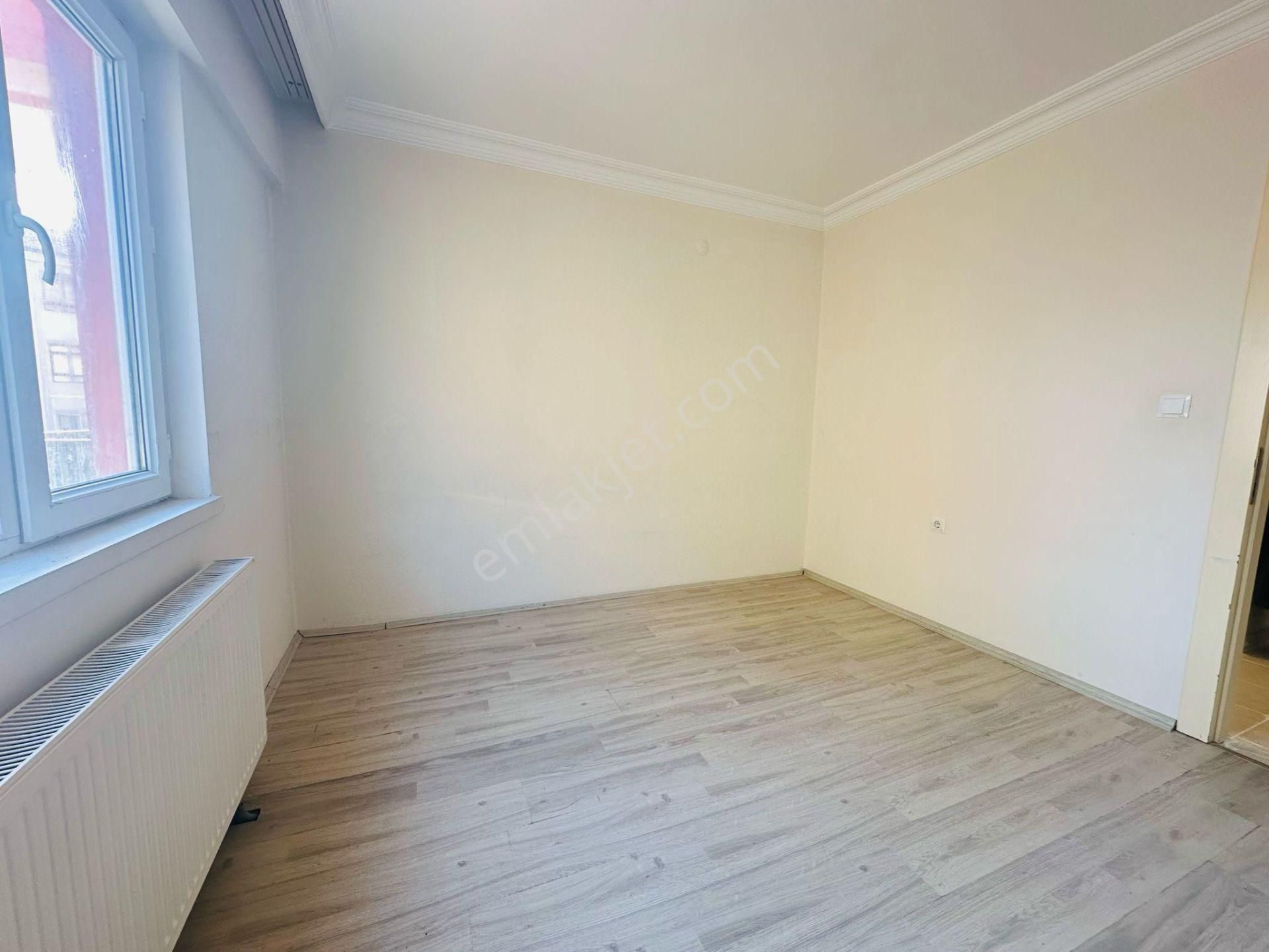 Beşikkaya'da Asansörlü 130 M2 Çift Balkonlu 3+1 Ara Kat Satılık Daire !! - Görsel 13