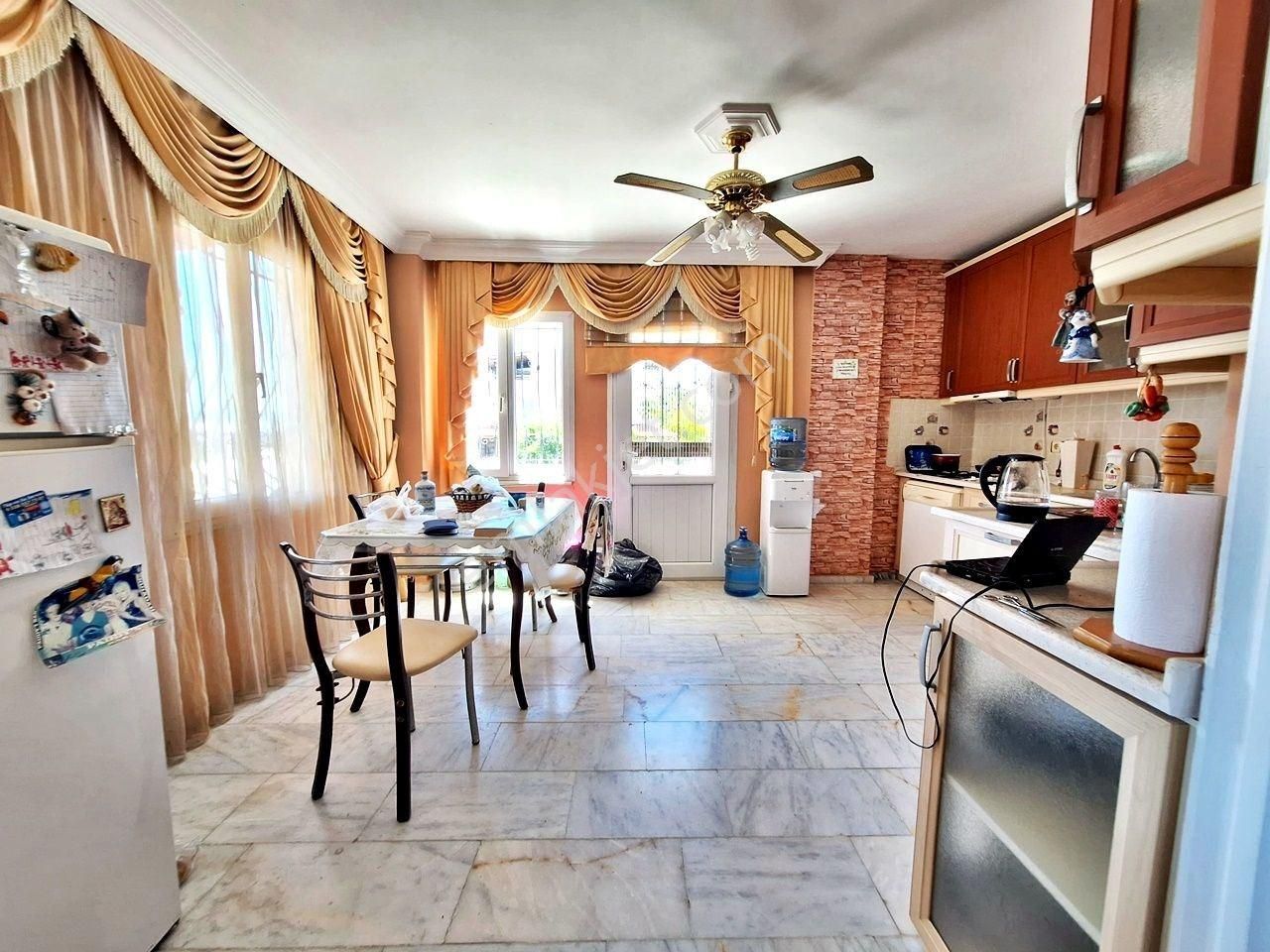 Kuşadası K.denizi Mevki Deniz Manzaralı Eşyalı 4+1 Havuzlu Köşe Villa