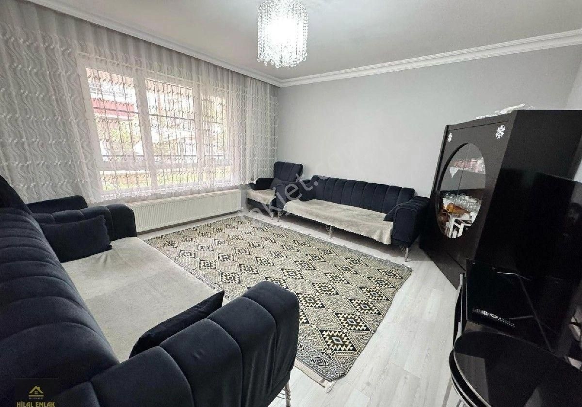 Hilal'den Karapürçekte 2+1 Köroğlu Parkı Yakınında Giriş Kat Asansörlü