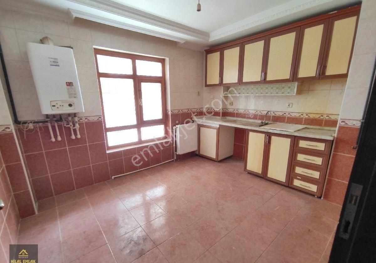 Hilal Emlaktan Karapürçekte 2+1 100 M2 Kullanımlı Satılık Daire
