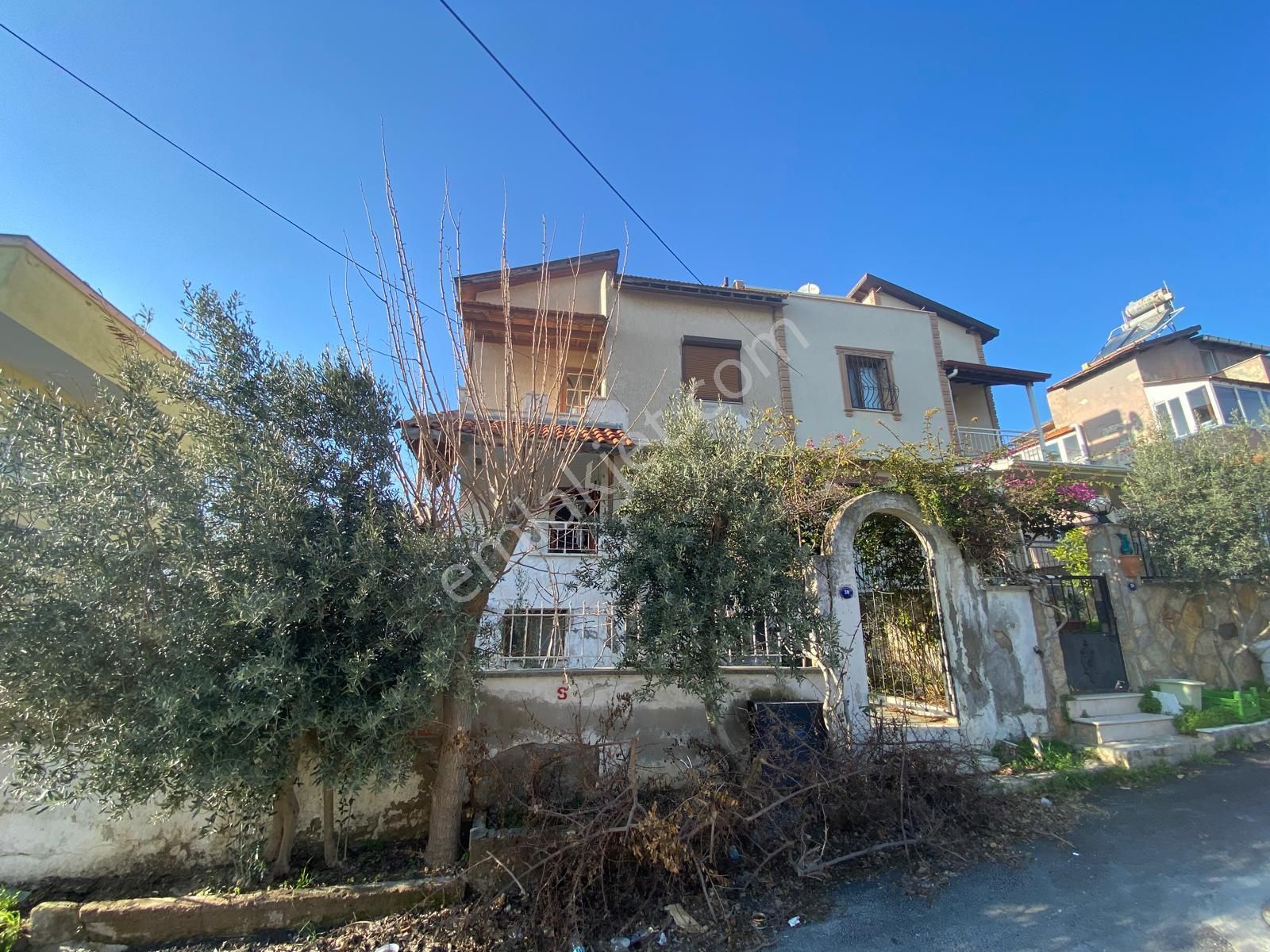 Seferihisar Tepecik Akarca Sahile Yürüme Mesafesinde İkiz Villa