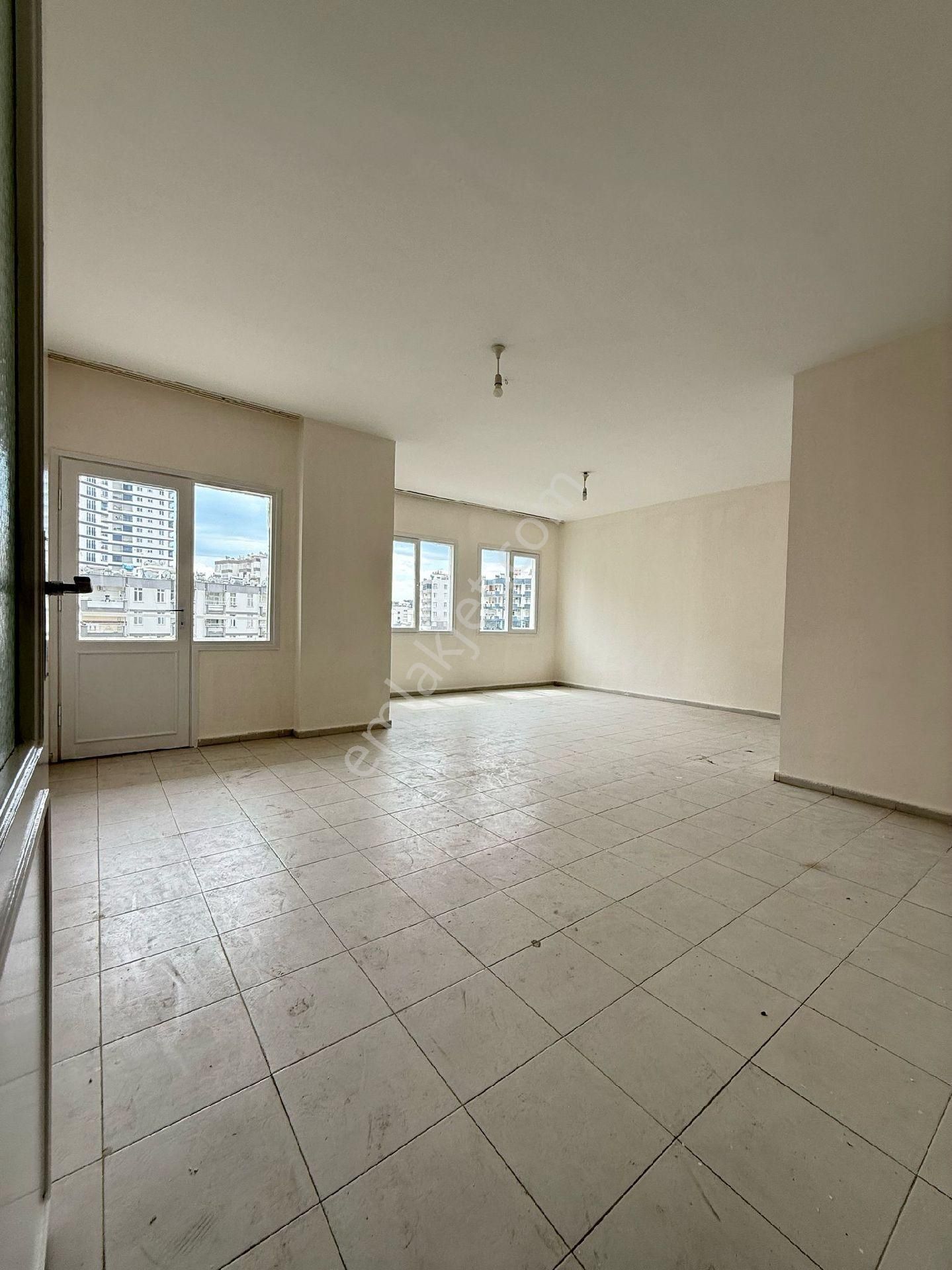 Çukurova Hasarsız 3+1 Toros Mahallesi Bulvar Üzeri İskanlı Kırediye Uygun Satılık Daire - Görsel 6