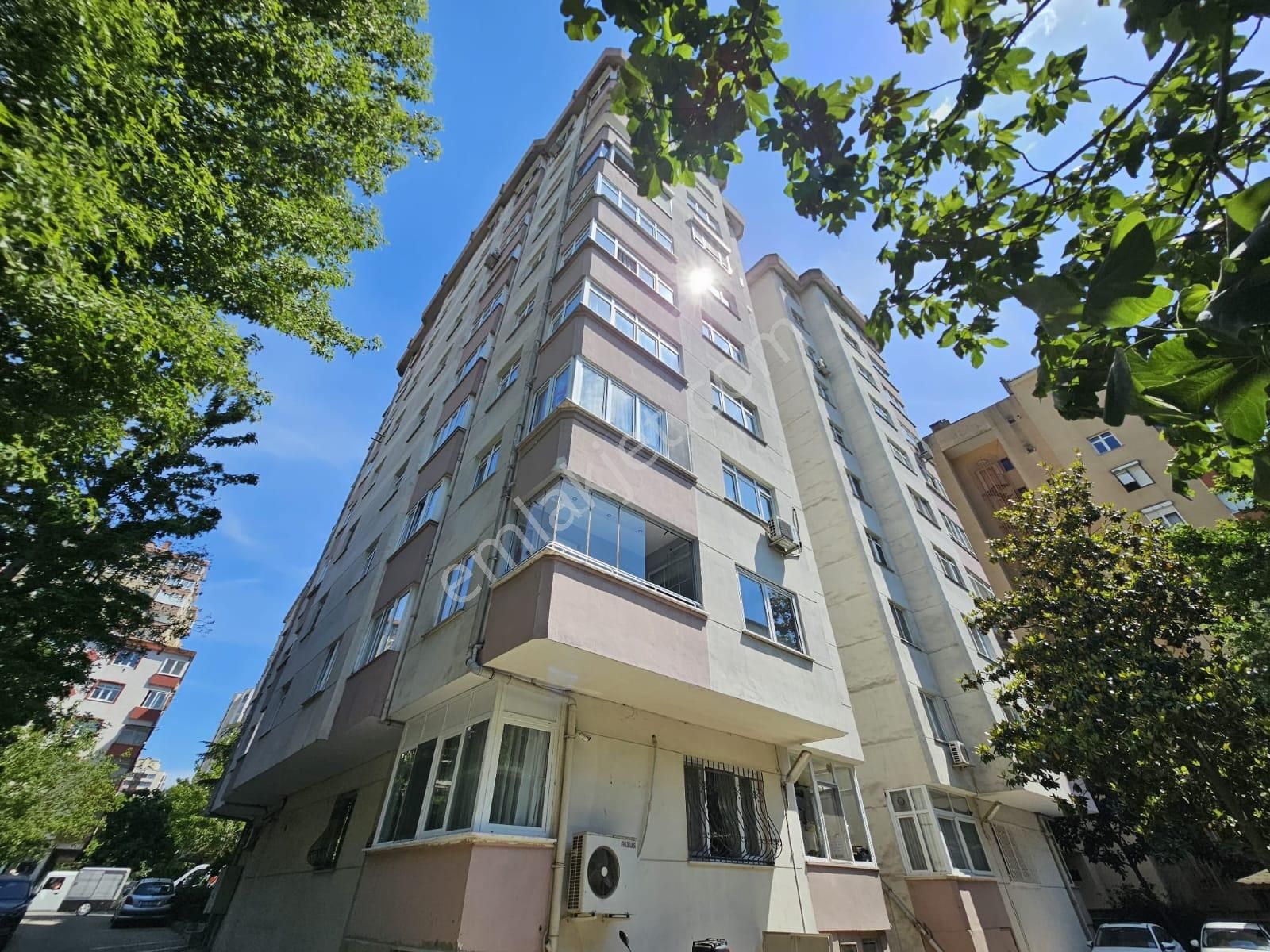 Kozyatağında İnönü Caddesine Yakın 3+1 Yenilenmiş Daire Emlak Masası