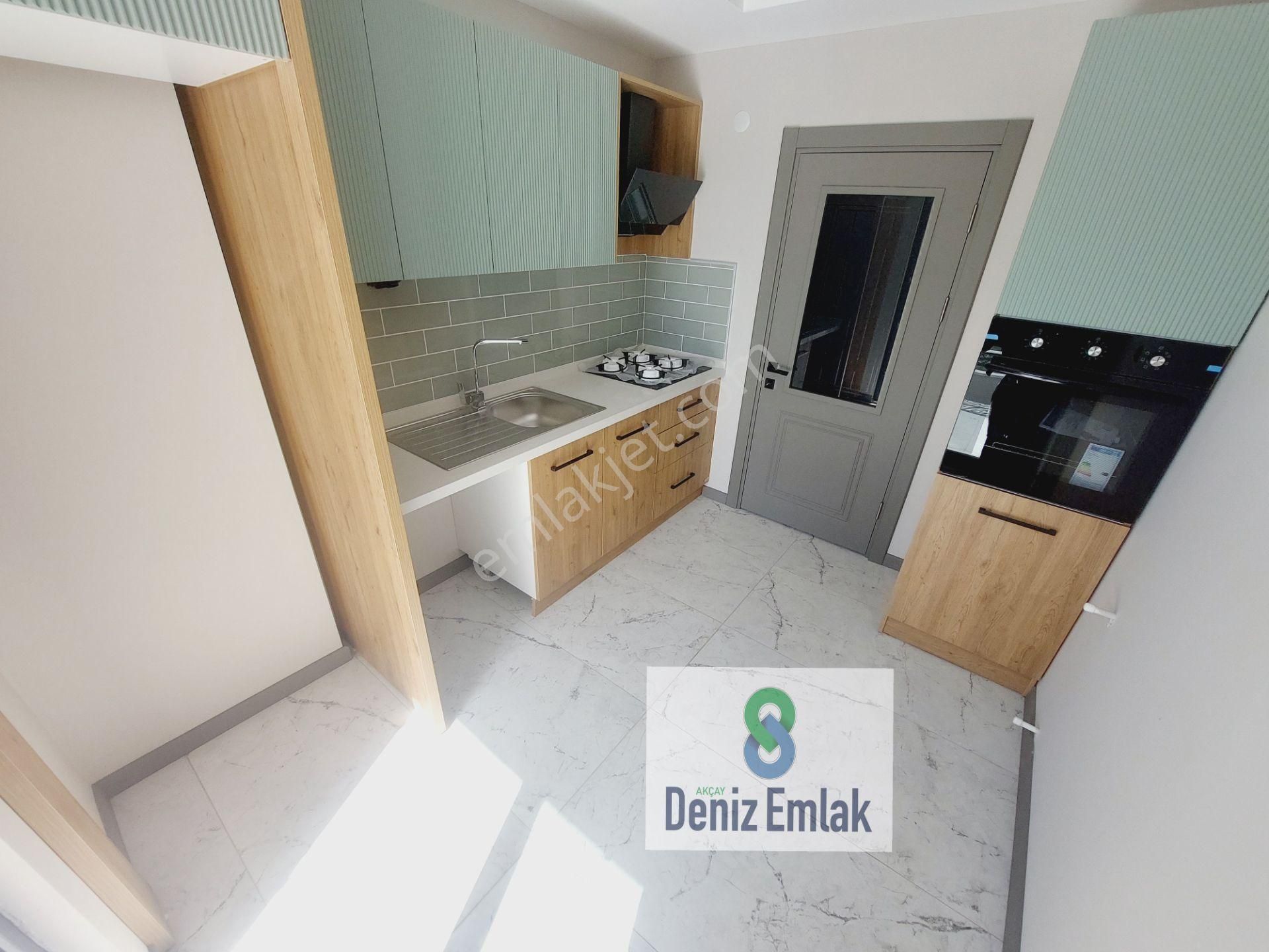 Denizden Akçayda Asansörlü Ebeveyn Banyolu Satılık 2+1 Daire.