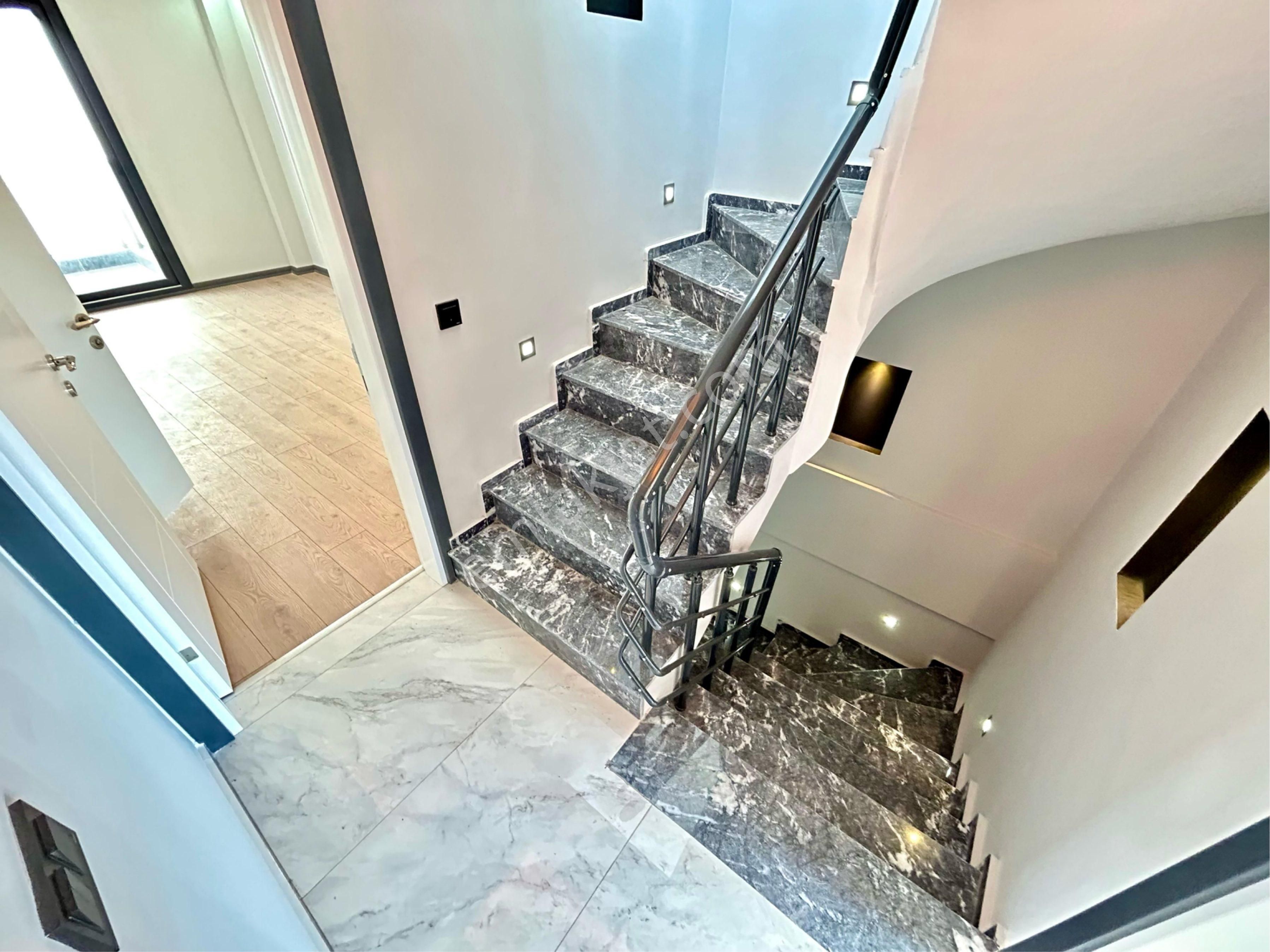 Didimde 3+1 Ayrı Mutfak Bahçeli Otoparklı Teraslı Deniz Manzaralı Villa - Görsel 20