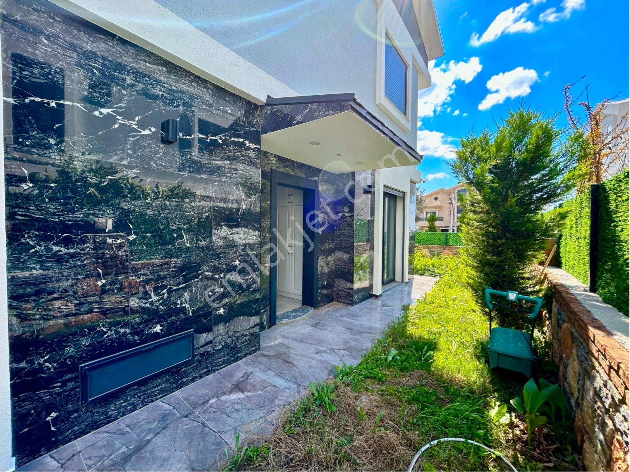 Didimde 3+1 Ayrı Mutfak Bahçeli Otoparklı Teraslı Deniz Manzaralı Villa - Görsel 2