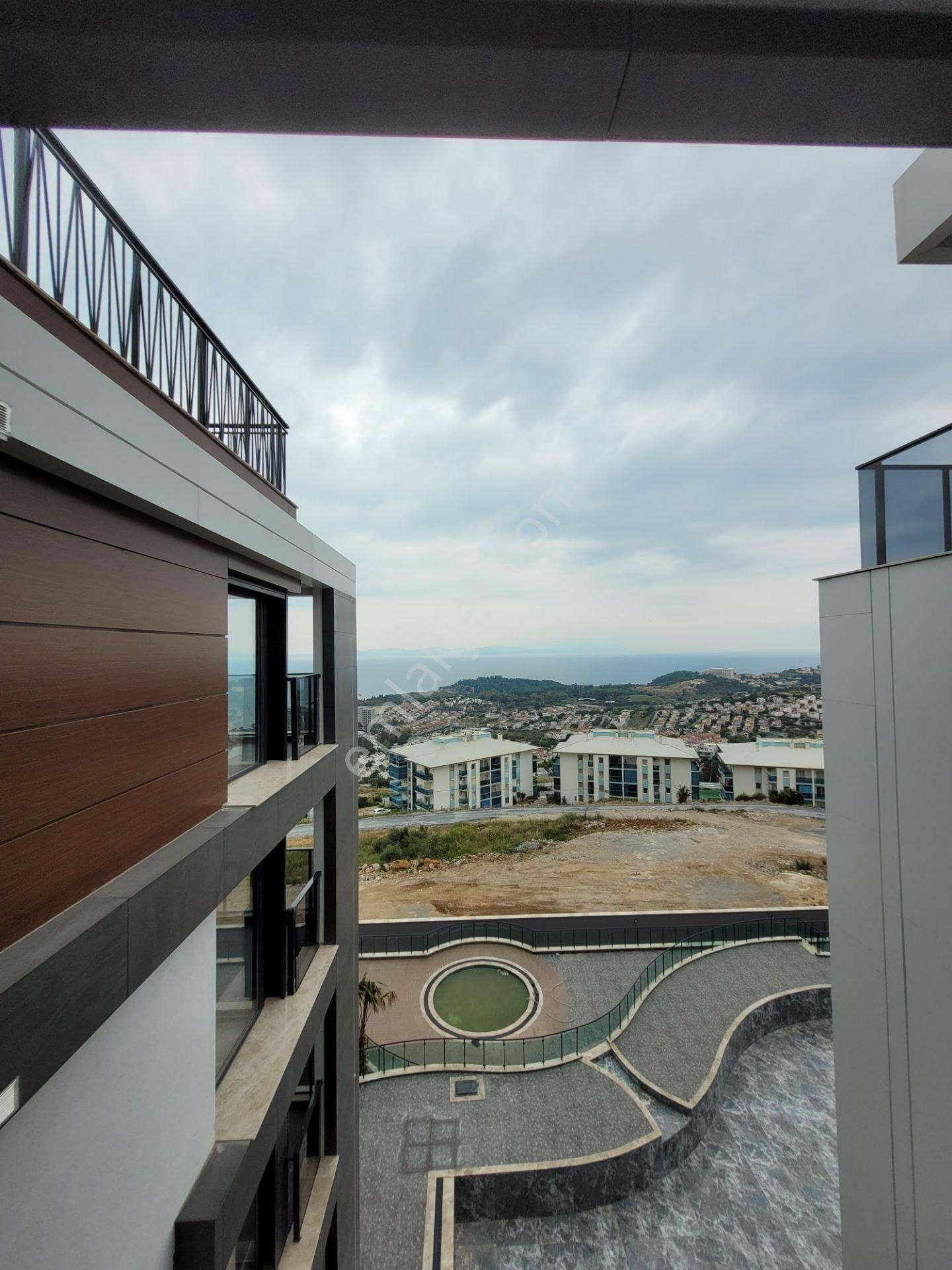 Kuşadasında Deniz Manzaralı Geniş Yeni Daireler - Görsel 20