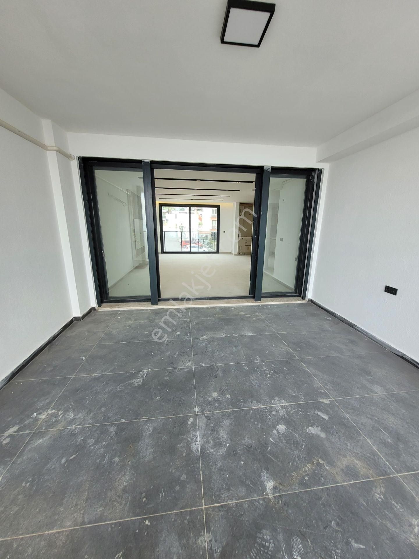 Kuşadasında Deniz Manzaralı Geniş Yeni Daireler - Görsel 17