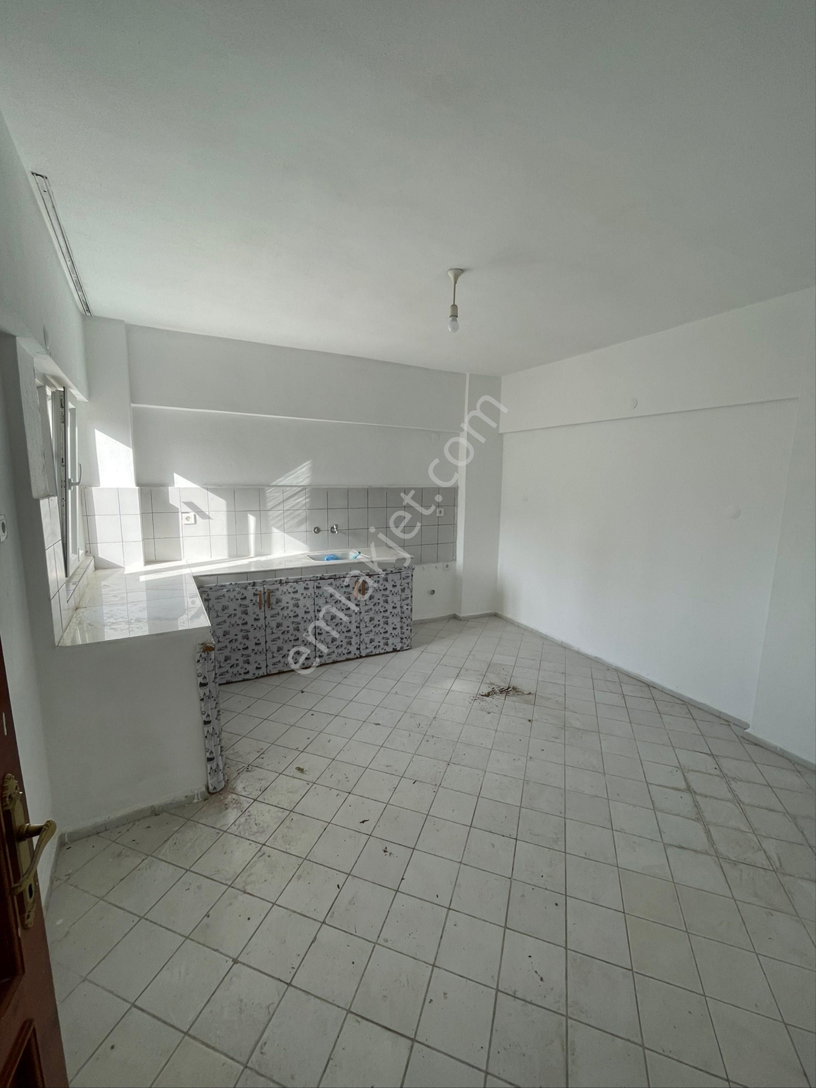 Edremit Meydanda Kiralık Ofis - Görsel 5